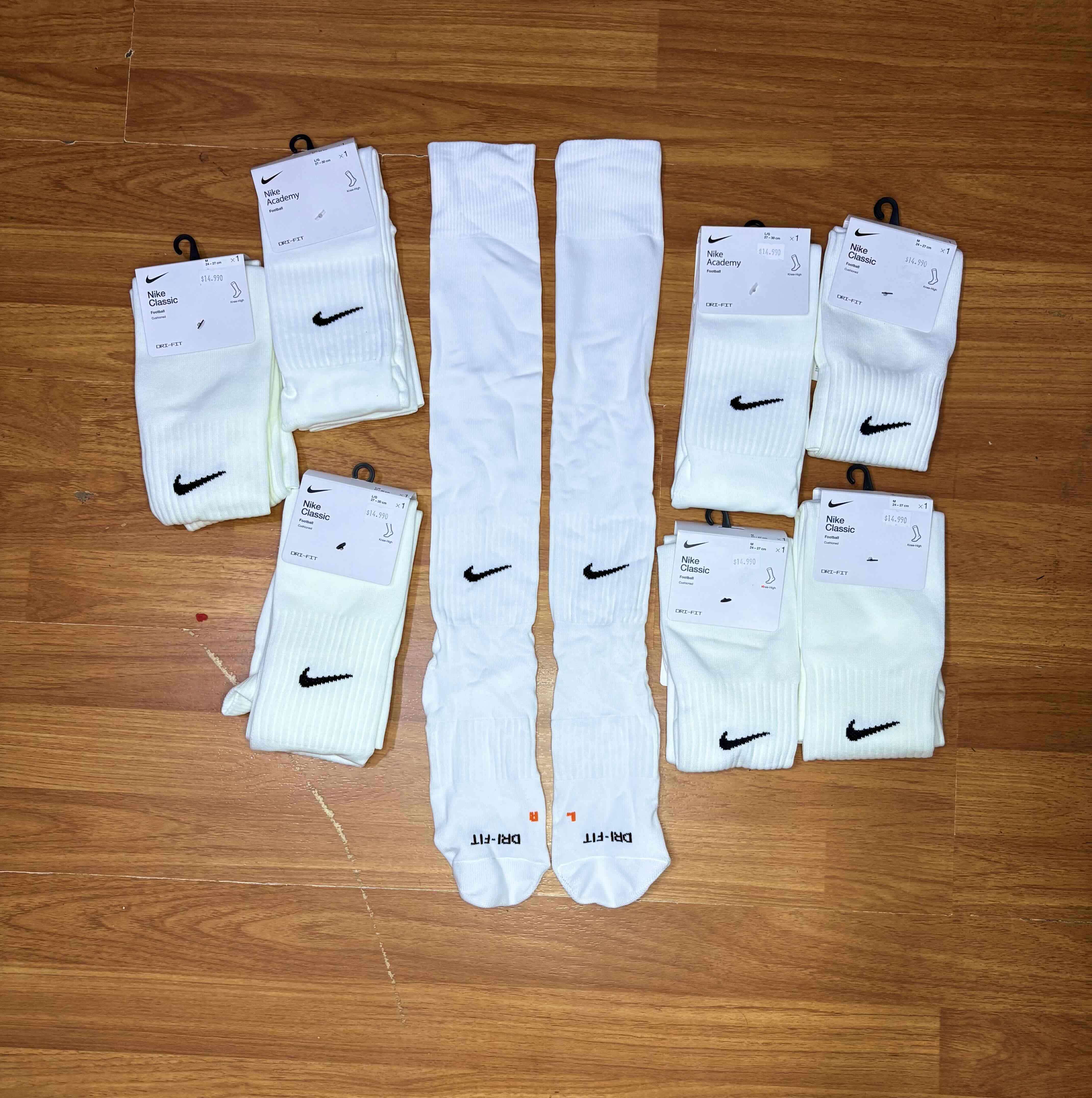 Calcetas Nike negras con logo rojo - miniatura 2