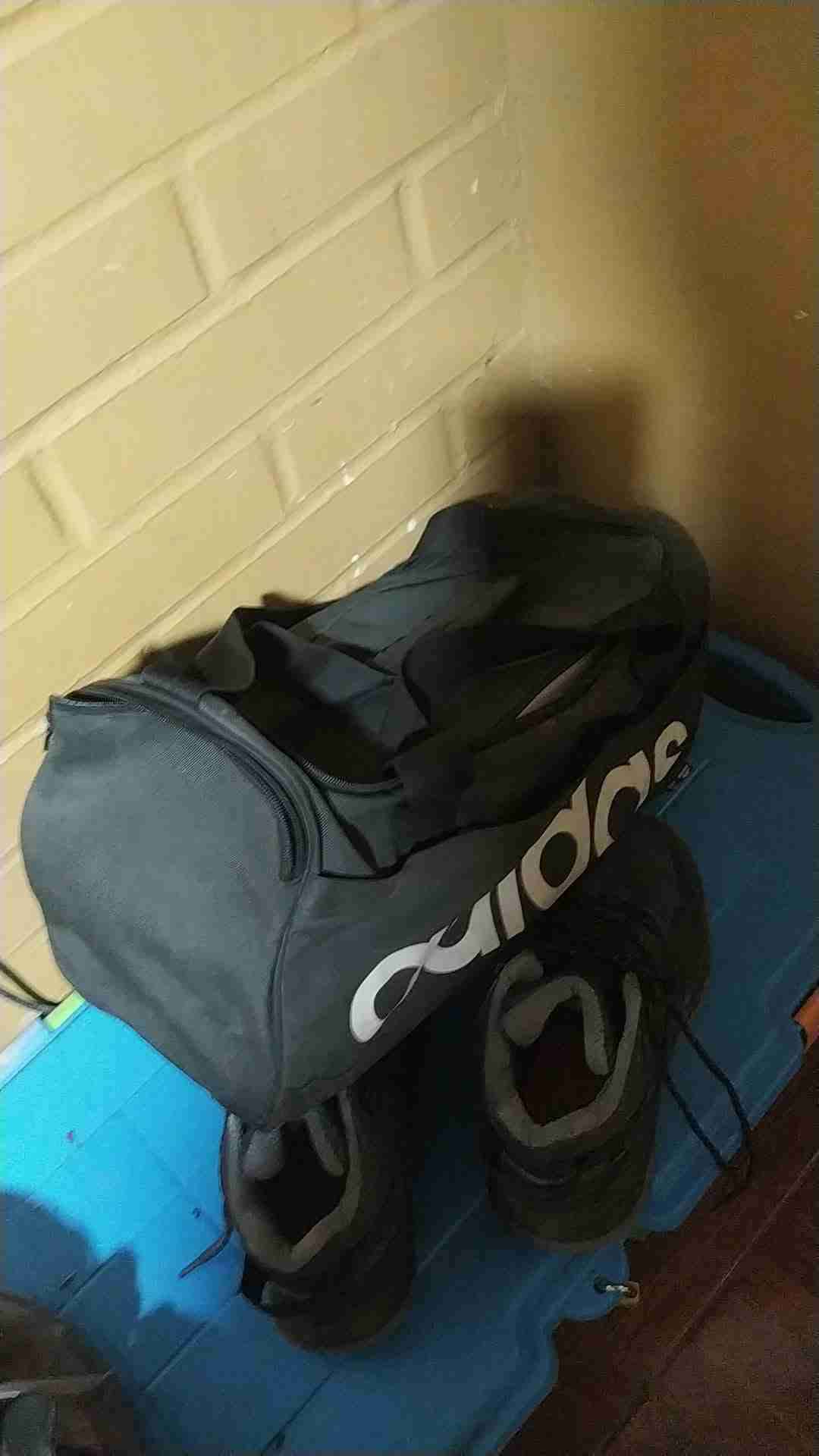 Bolso deportivo negro grande