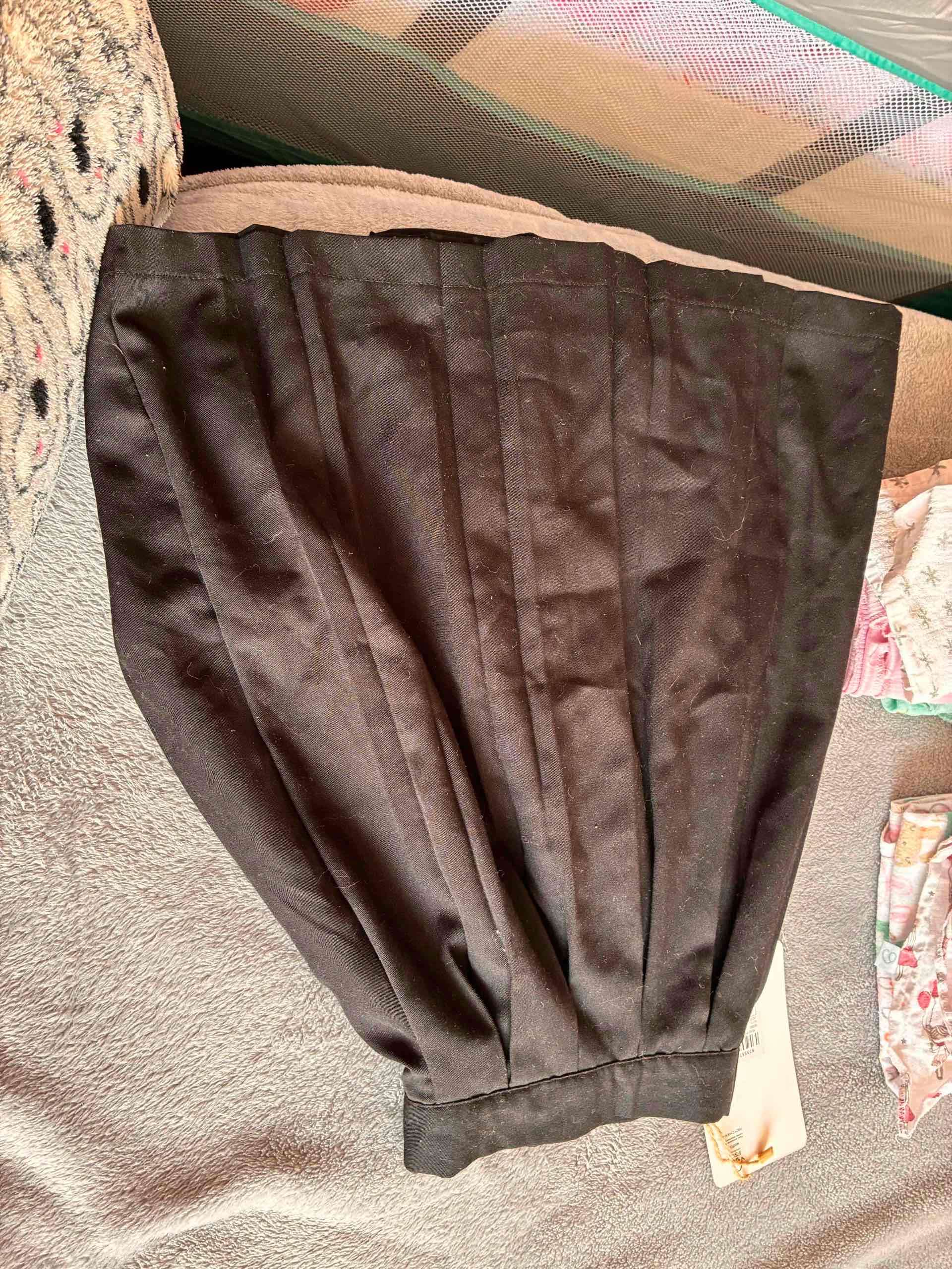 Falda negra plisada - miniatura 1