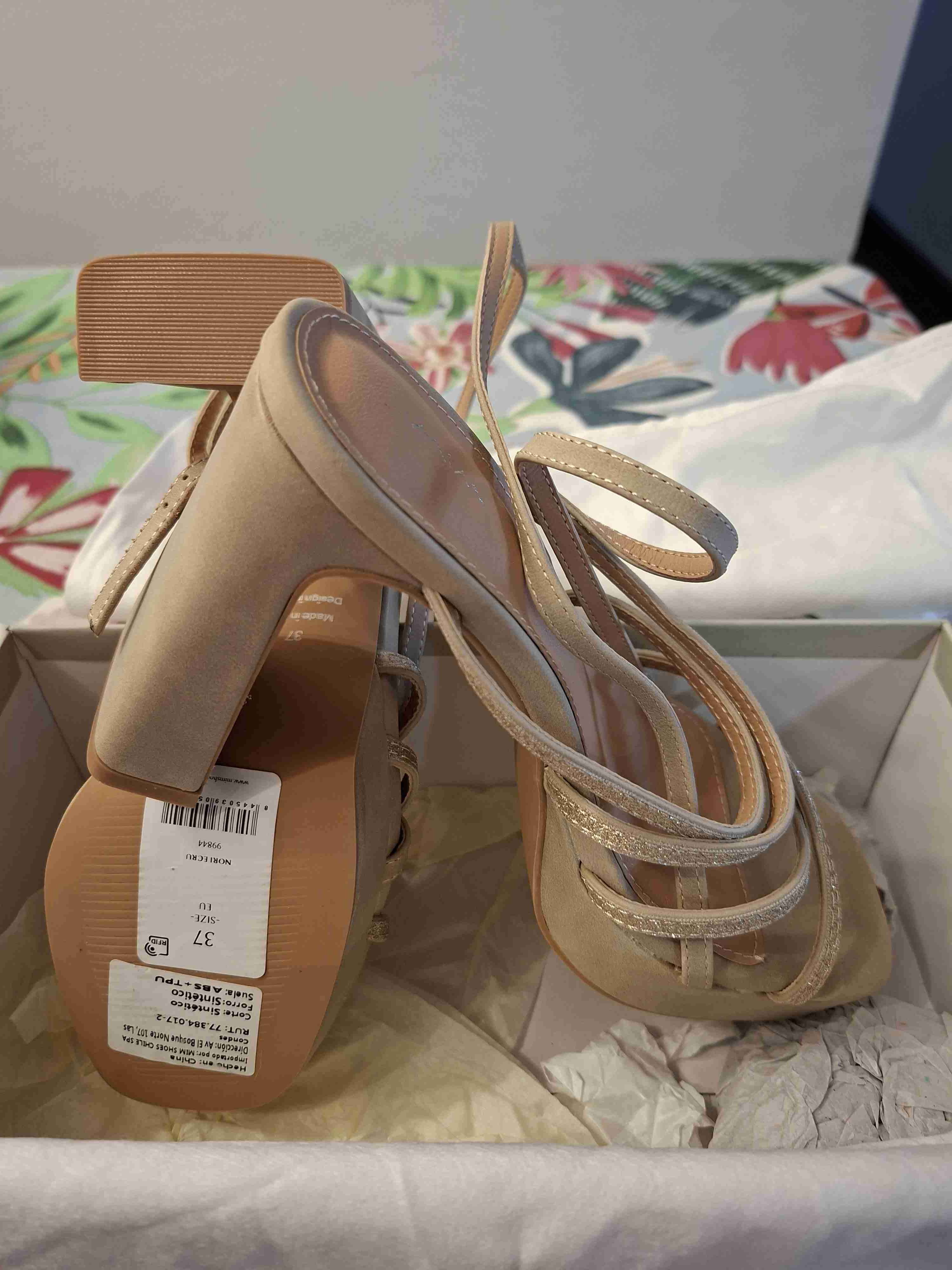 Sandalias de tacón beige brillantes - miniatura 2