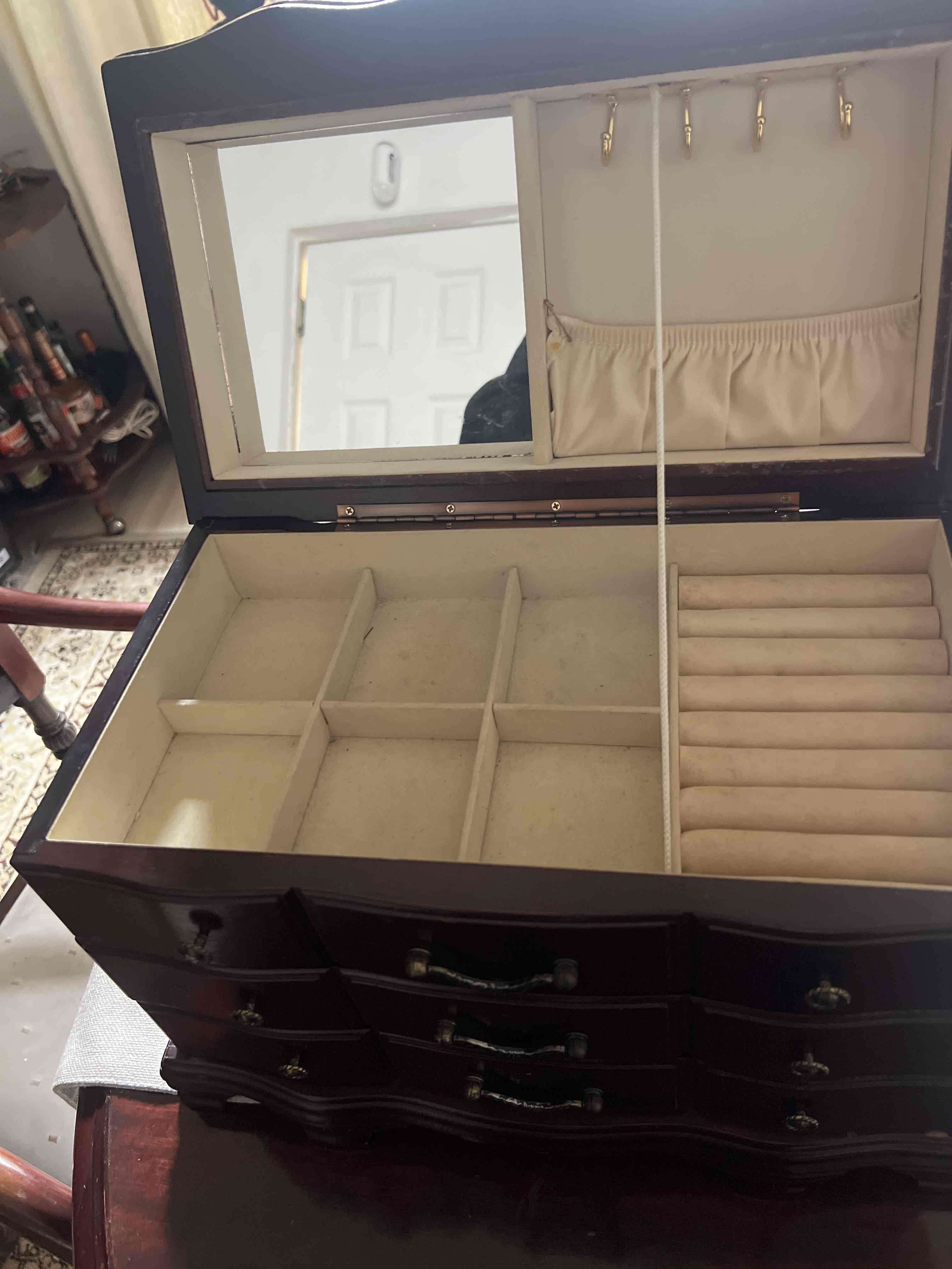 Joyero de madera con espejo - miniatura 1