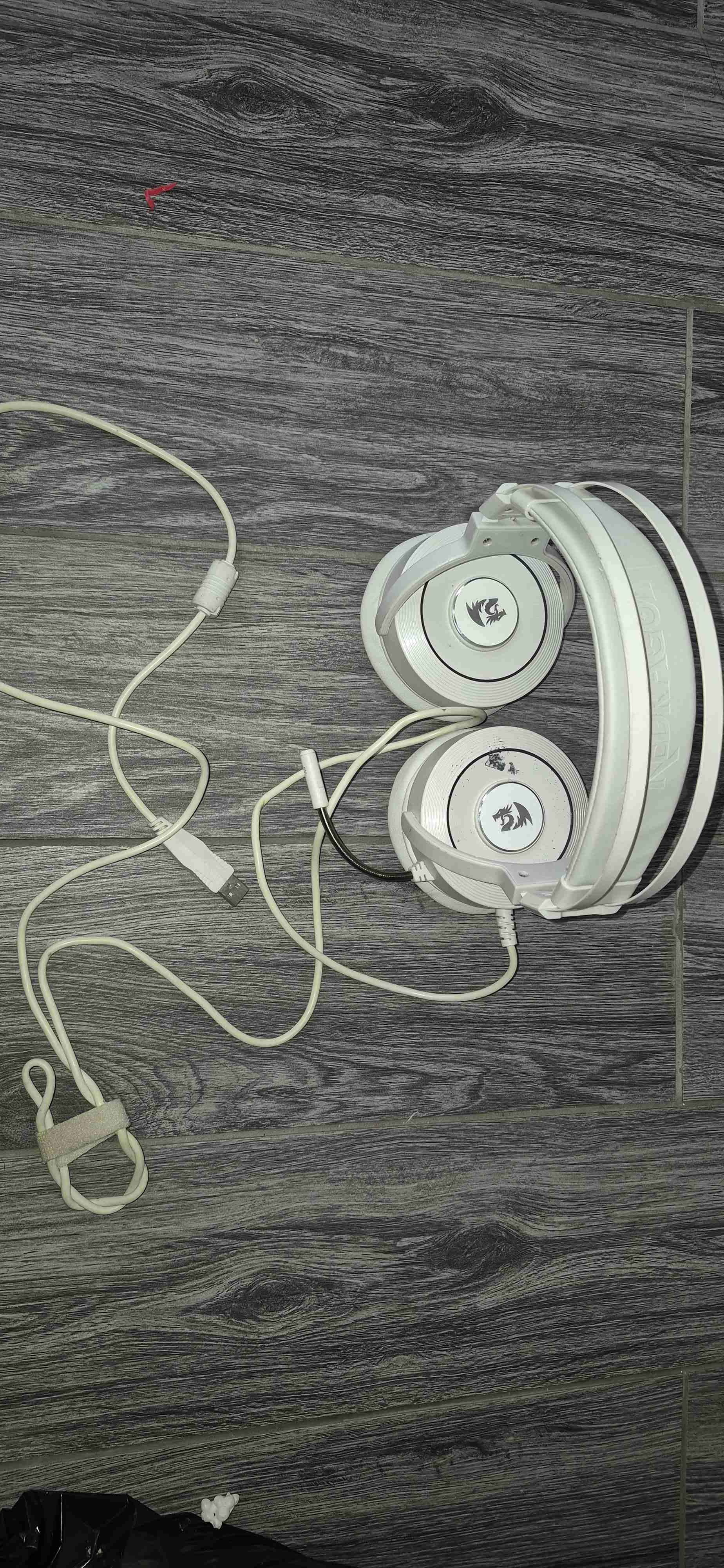 Audífonos blancos con cable USB - miniatura 1