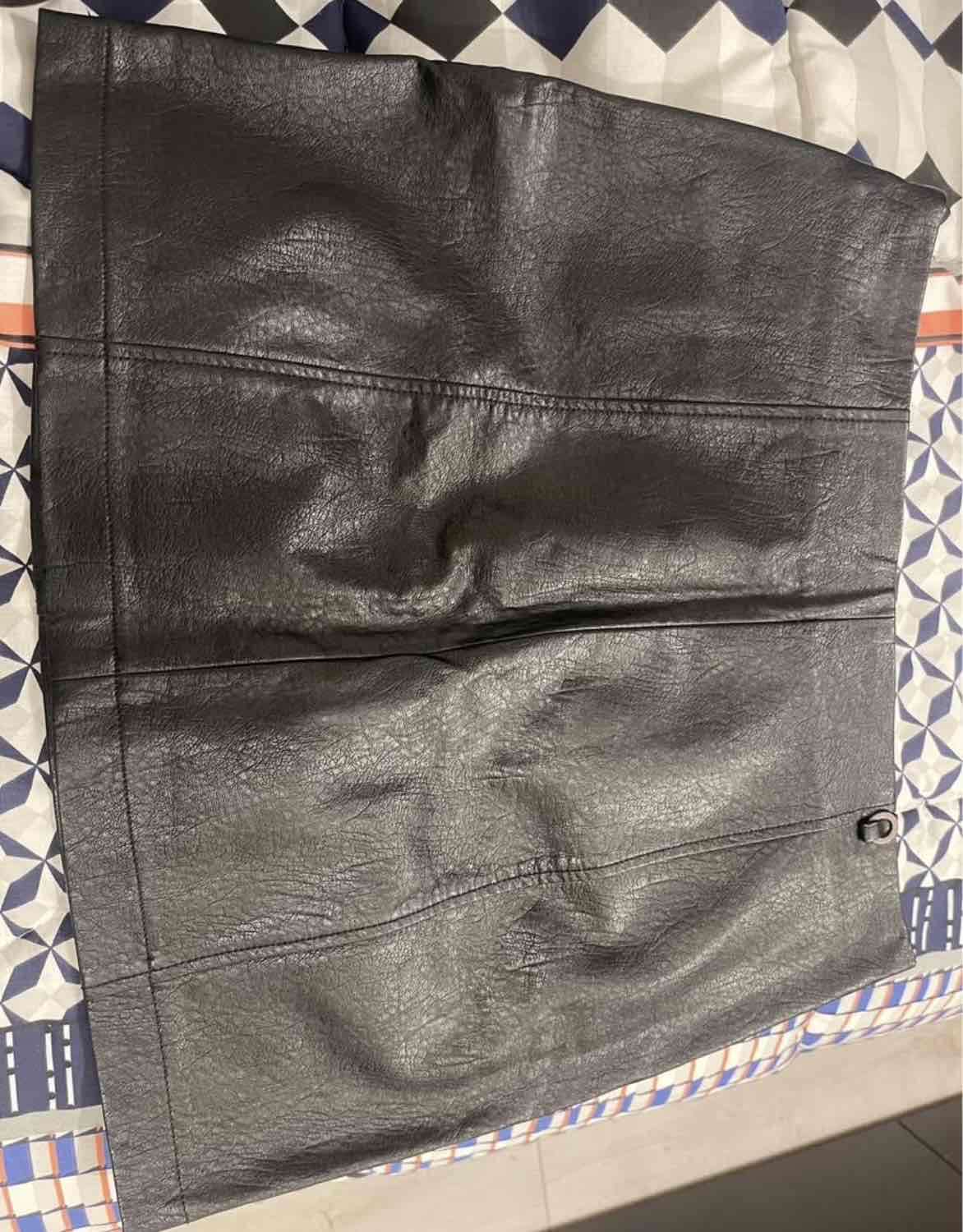 Falda negra de cuero - 2