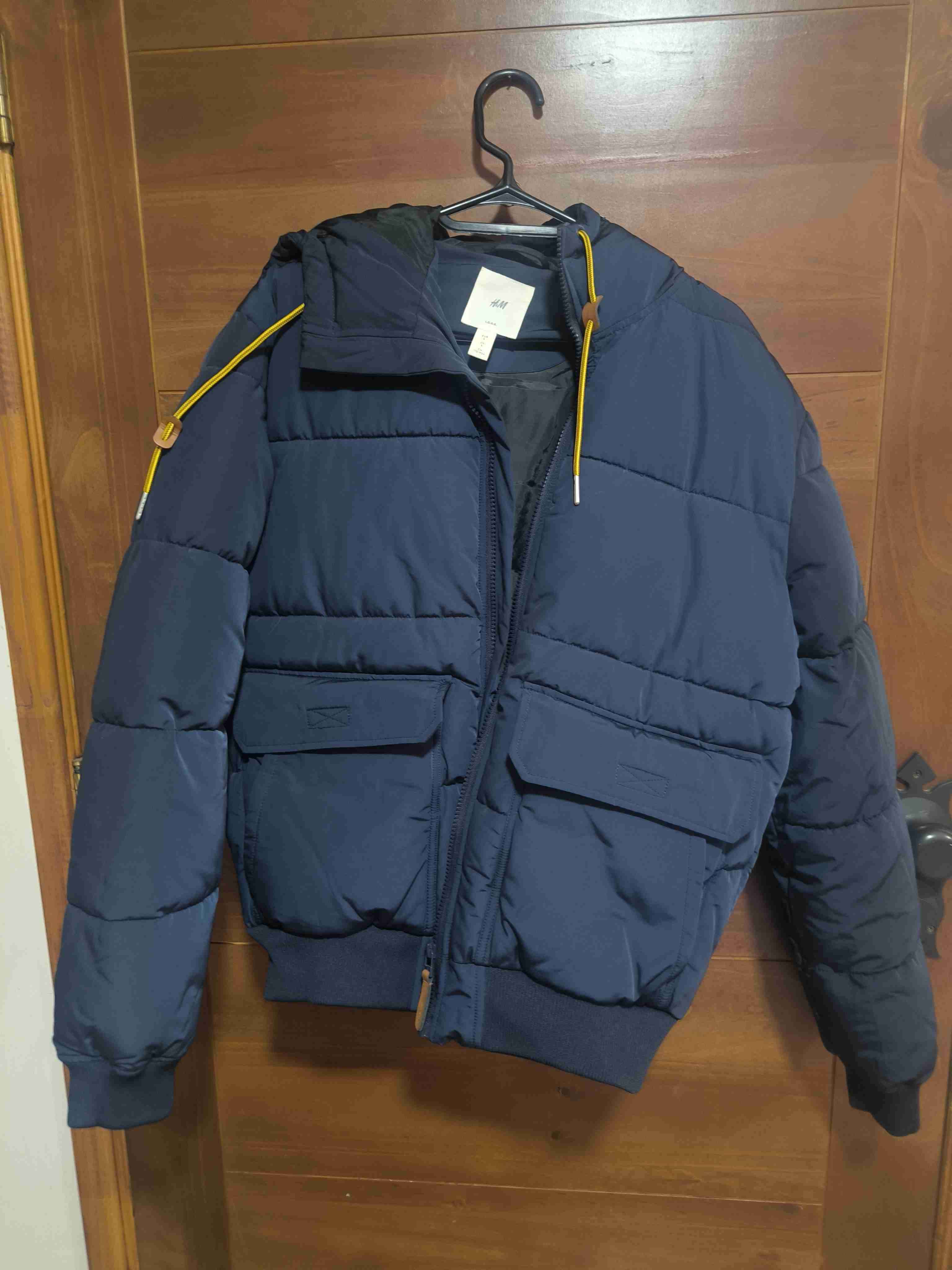 Chaqueta acolchada azul con capucha - 1