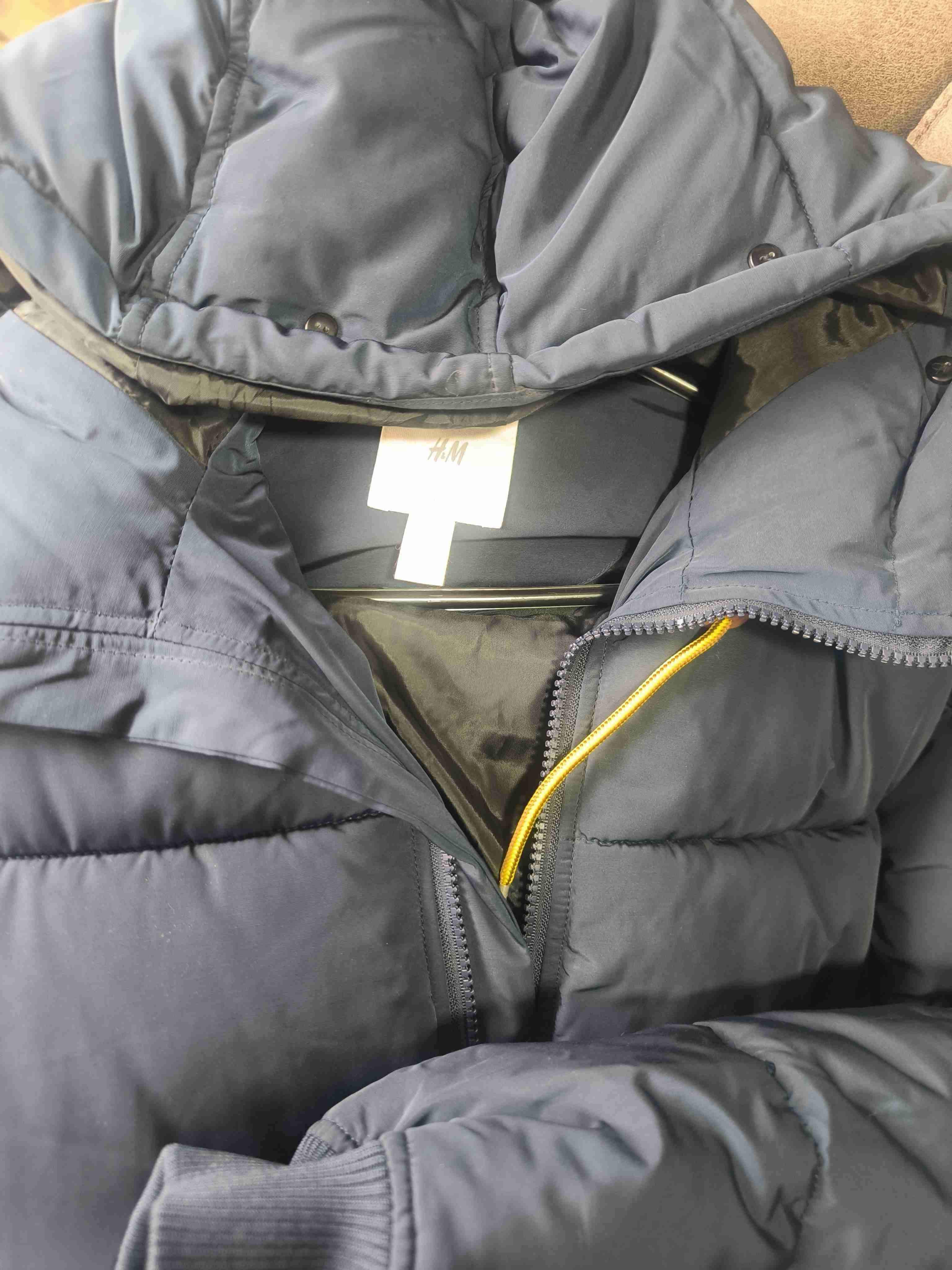 Chaqueta acolchada azul con capucha - 4