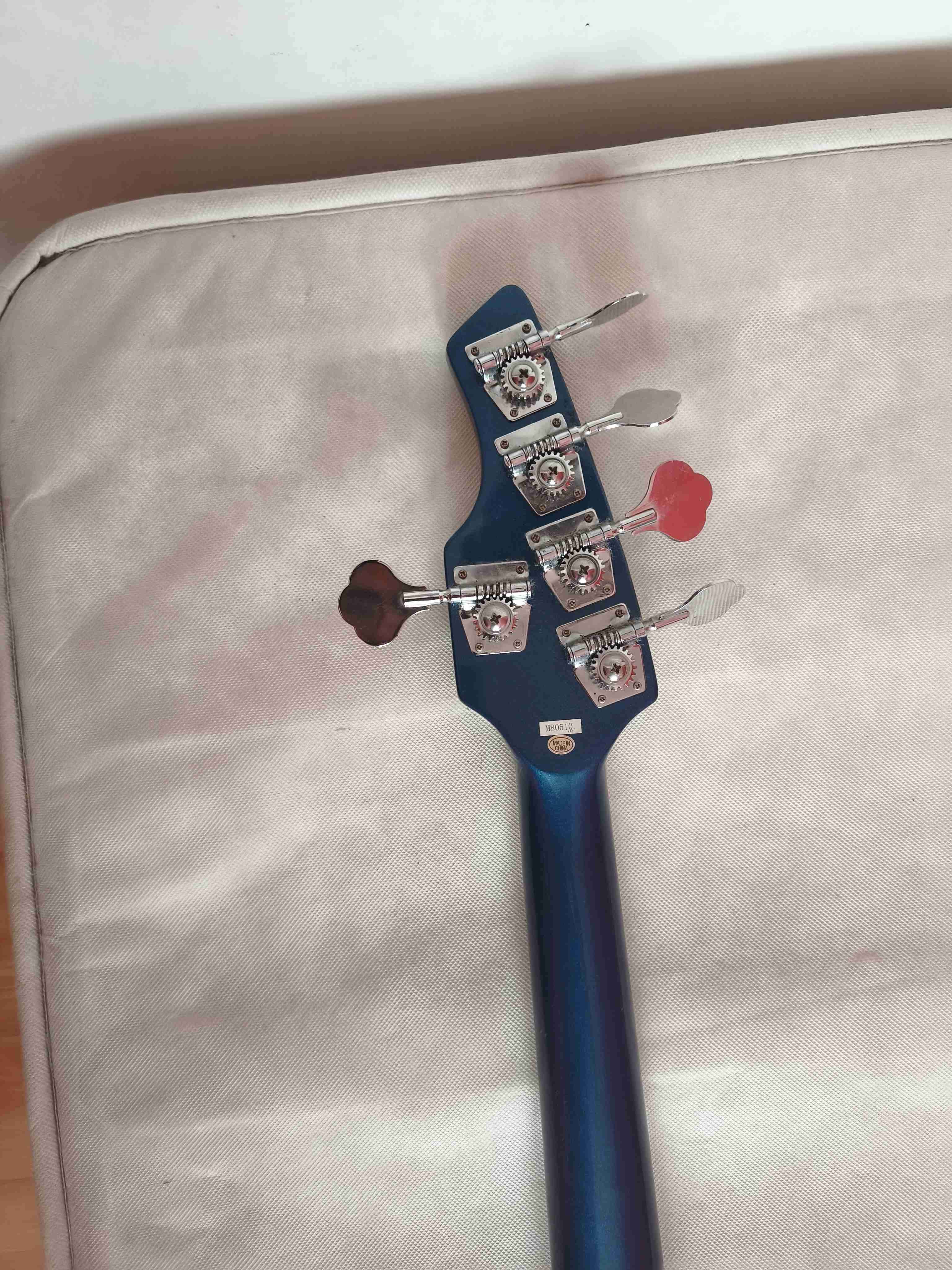 Bajo eléctrico azul de 5 cuerdas - miniatura 4