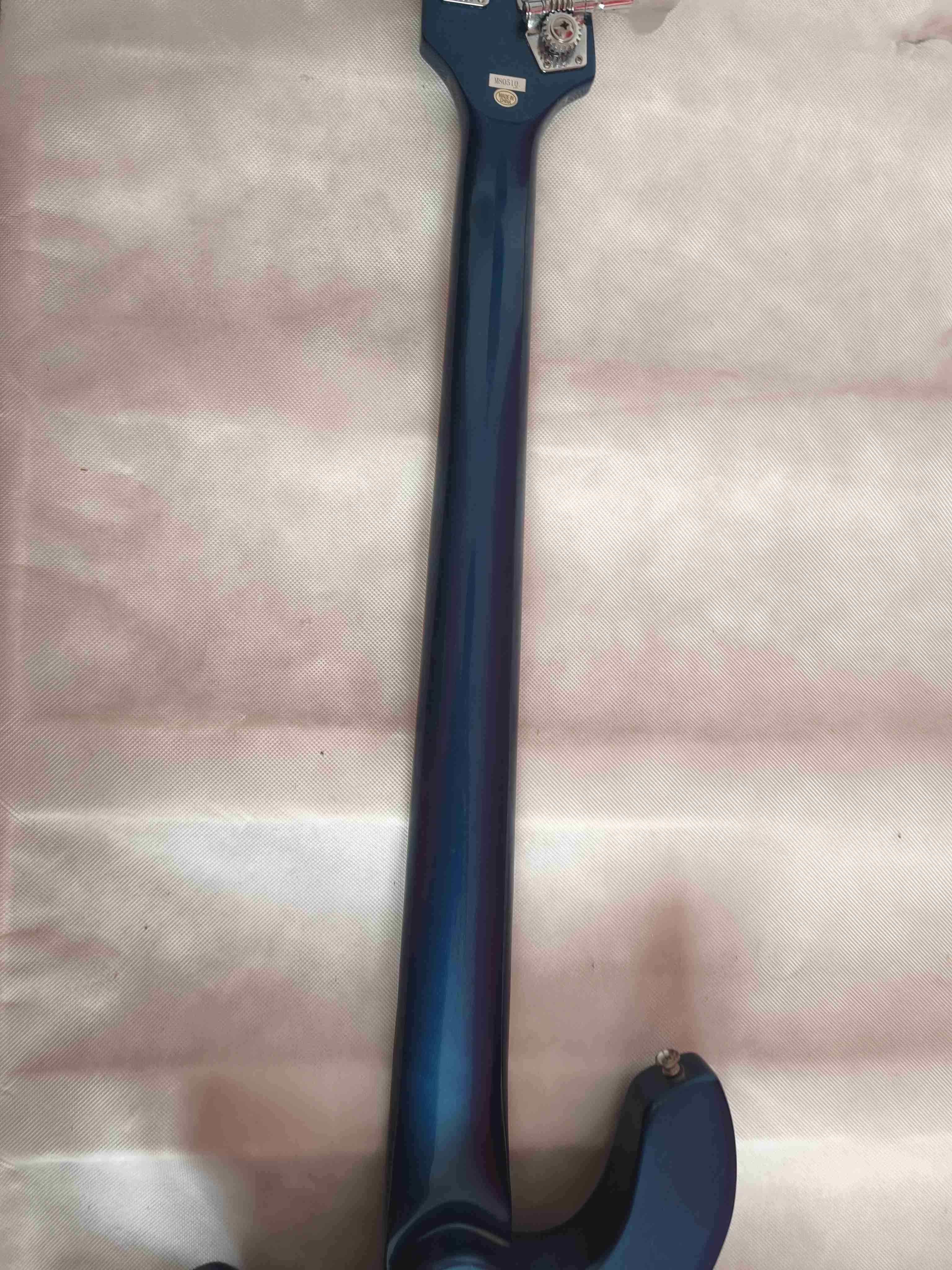 Bajo eléctrico azul de 5 cuerdas - miniatura 6