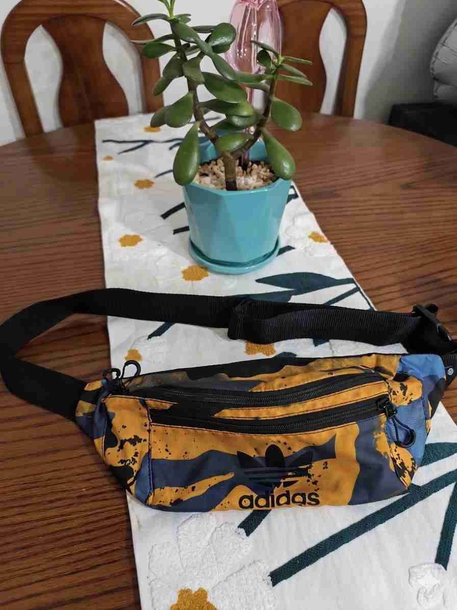 Banano Adidas colorido