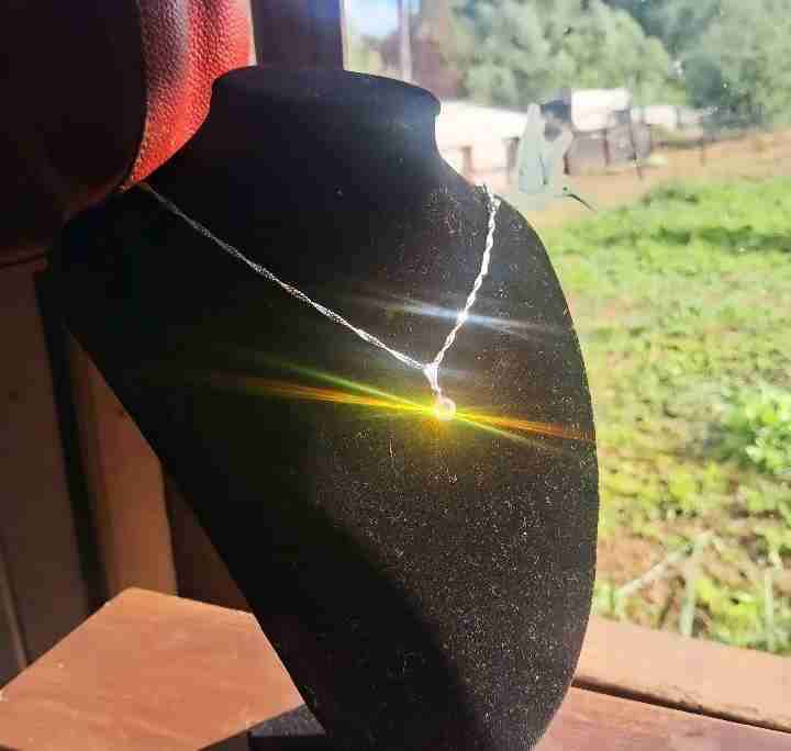 Collar de plata y punto de luz - miniatura 1