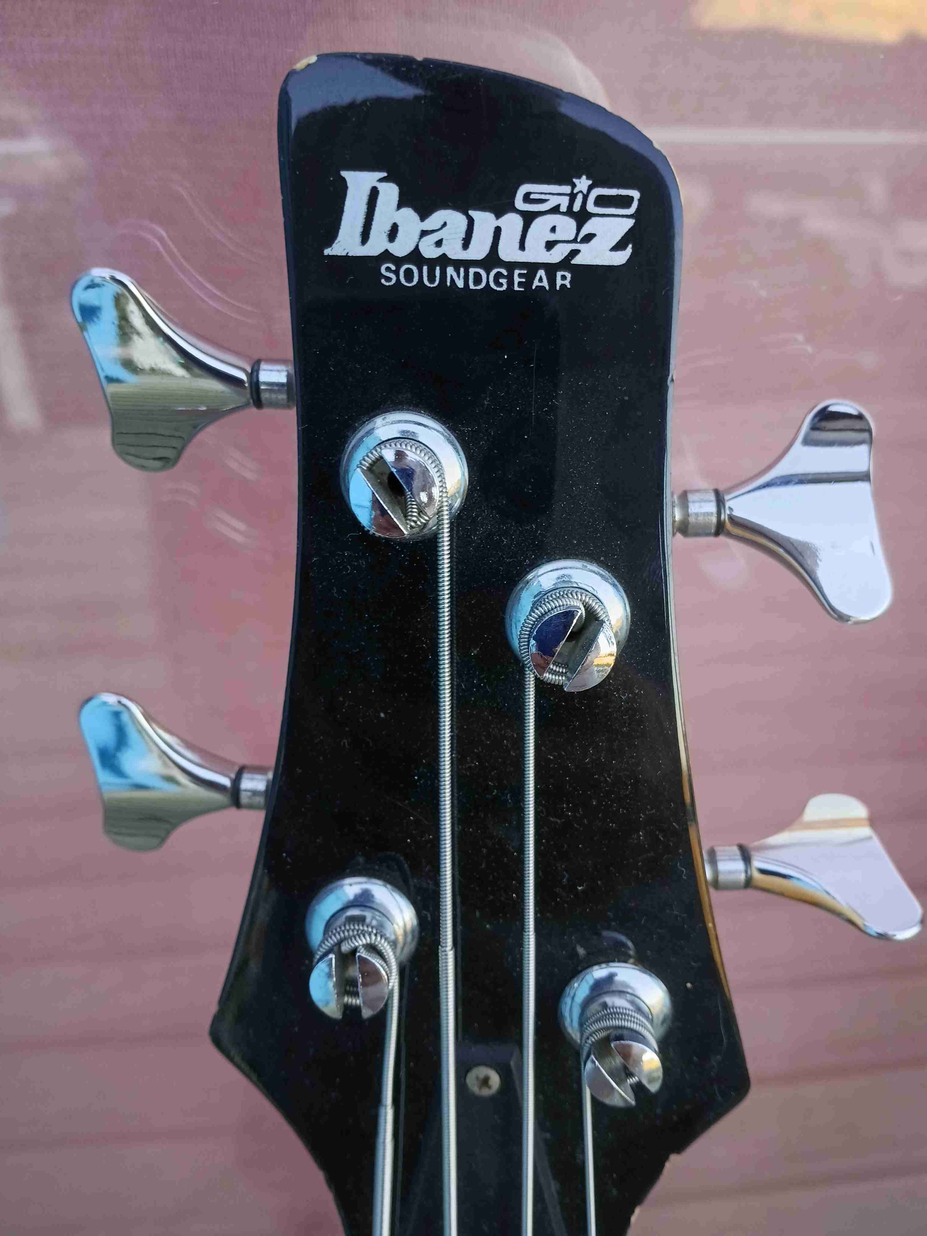 Bajo eléctrico negro con amplificador - 6