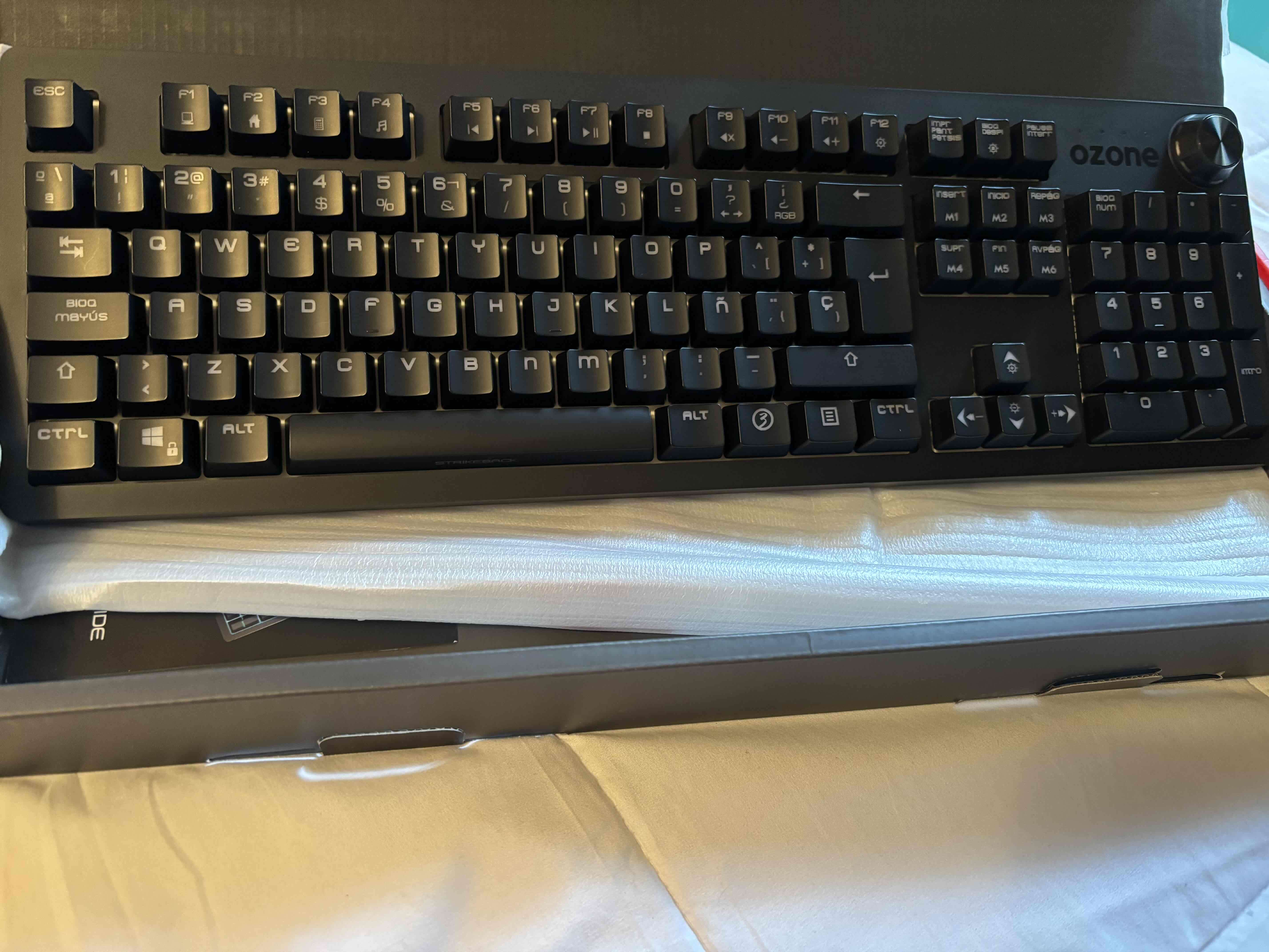 Teclado gaming mecánico Ozone RGB - miniatura 3