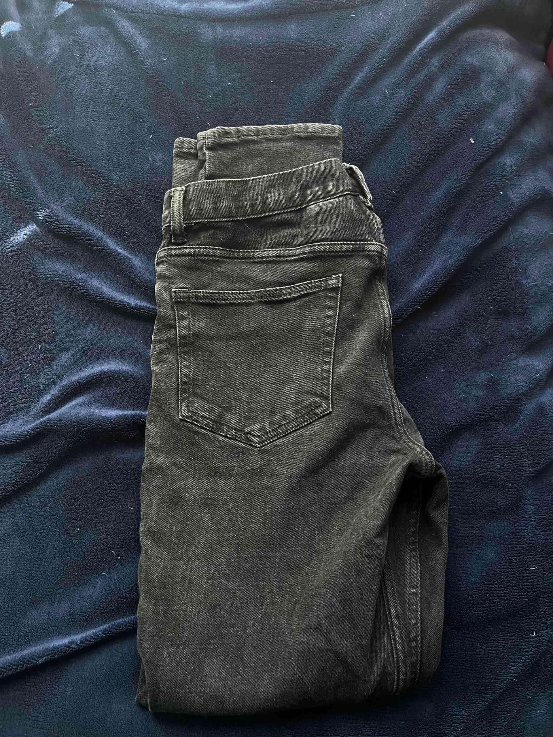 Jeans negros tipo cargo - miniatura 5