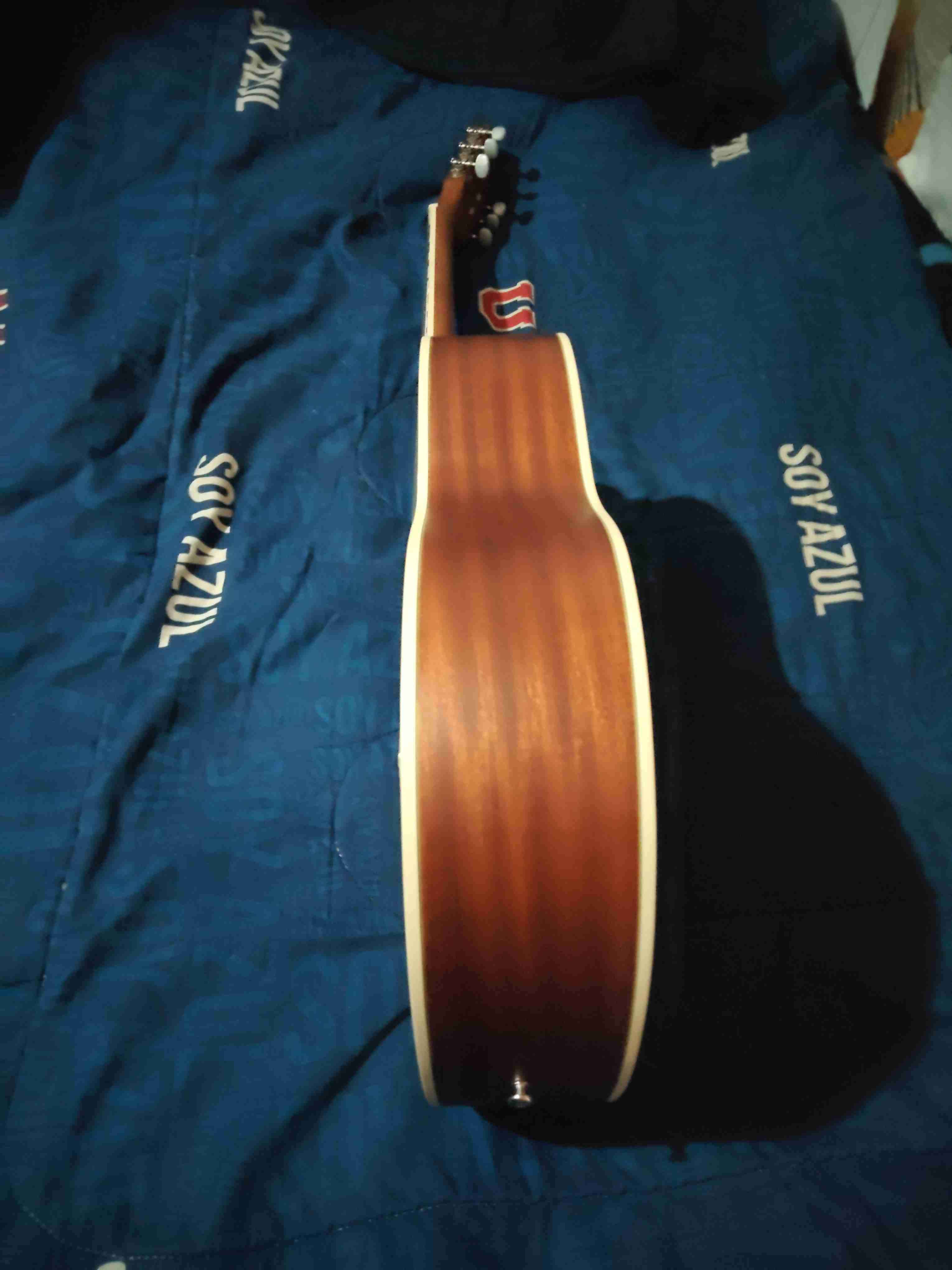 Guitarra acústica color madera - miniatura 4