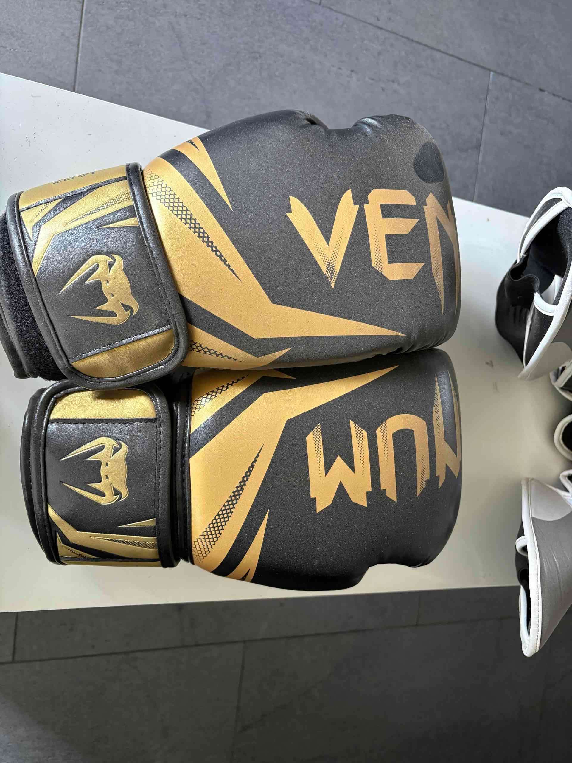 Set guantes y espinilleras Venum - 3