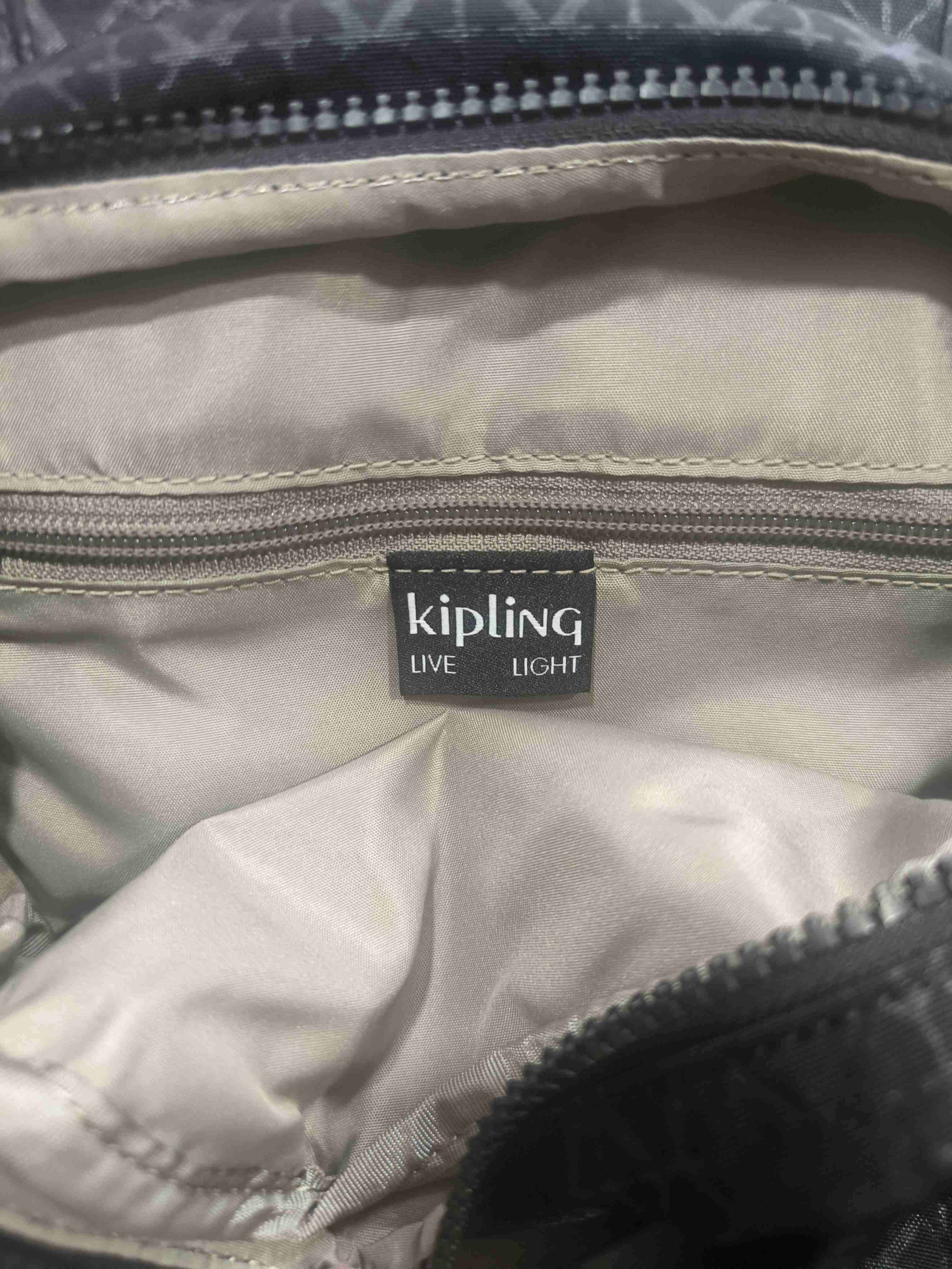 Mochila Kipling negra con estampado geométrico - miniatura 2
