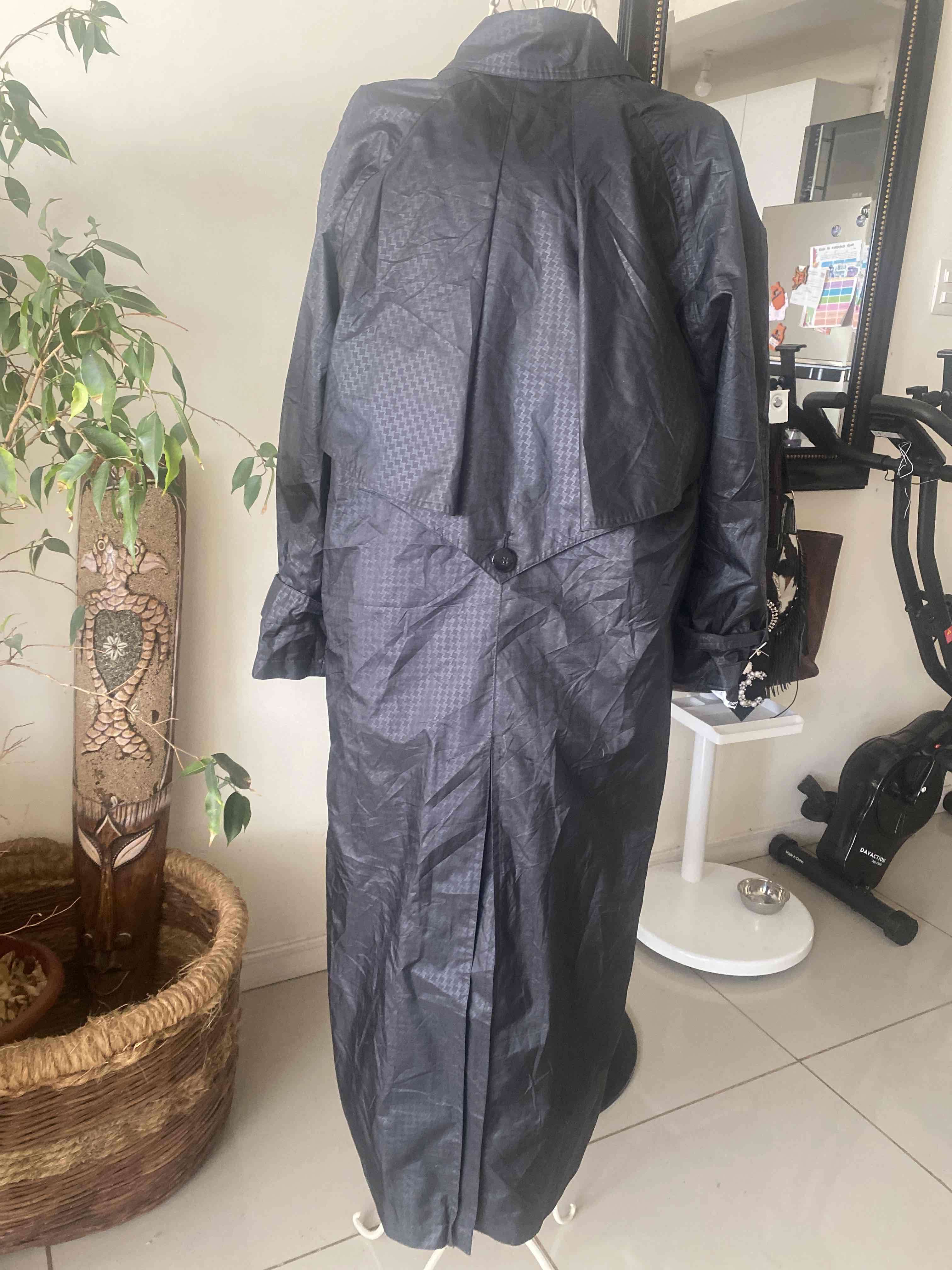 Gabardina  impermeable negro largo - miniatura 3