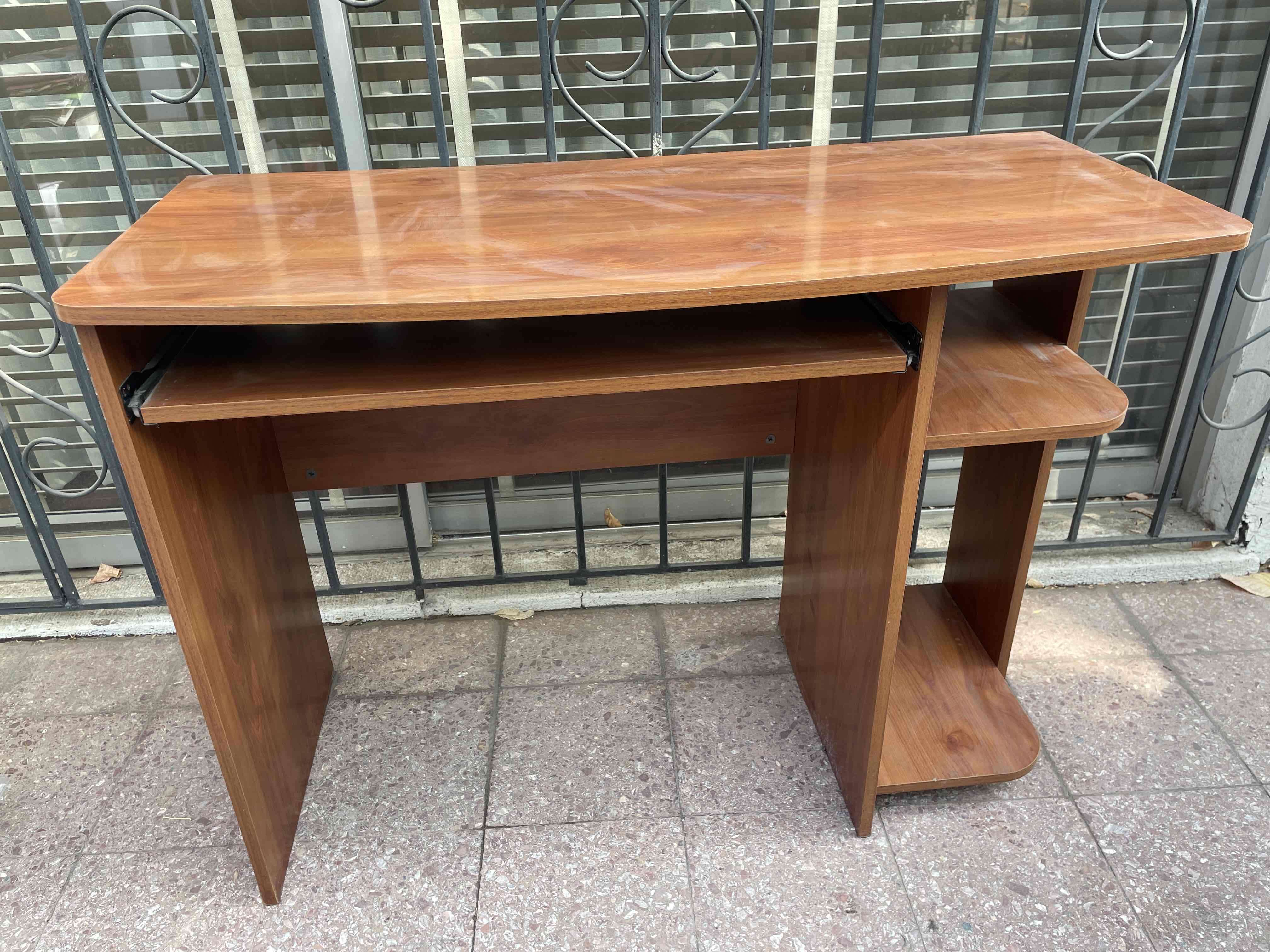 Escritorio de madera para pc - miniatura 1