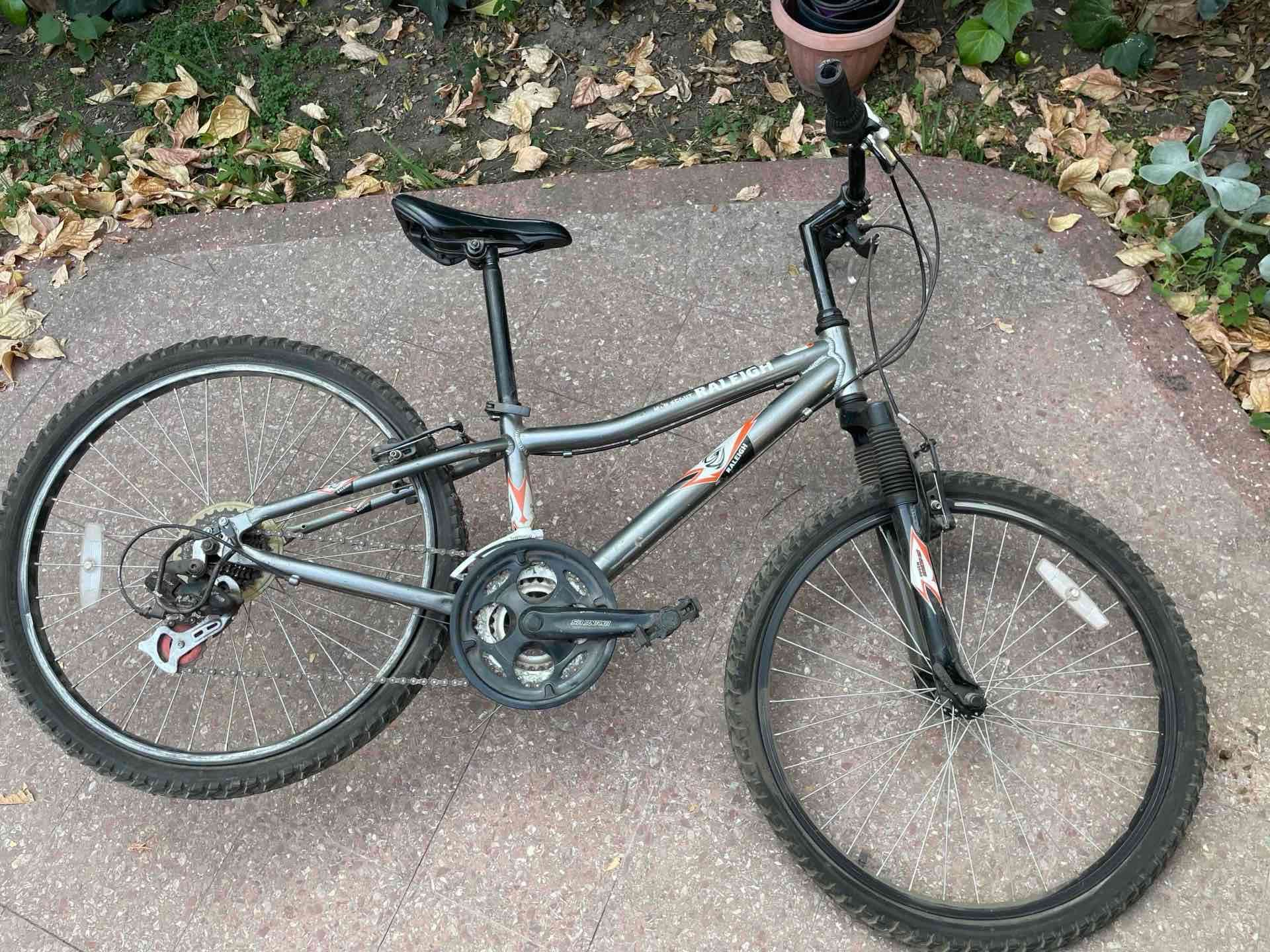 Bicicleta de montaña negra para niños - miniatura 1