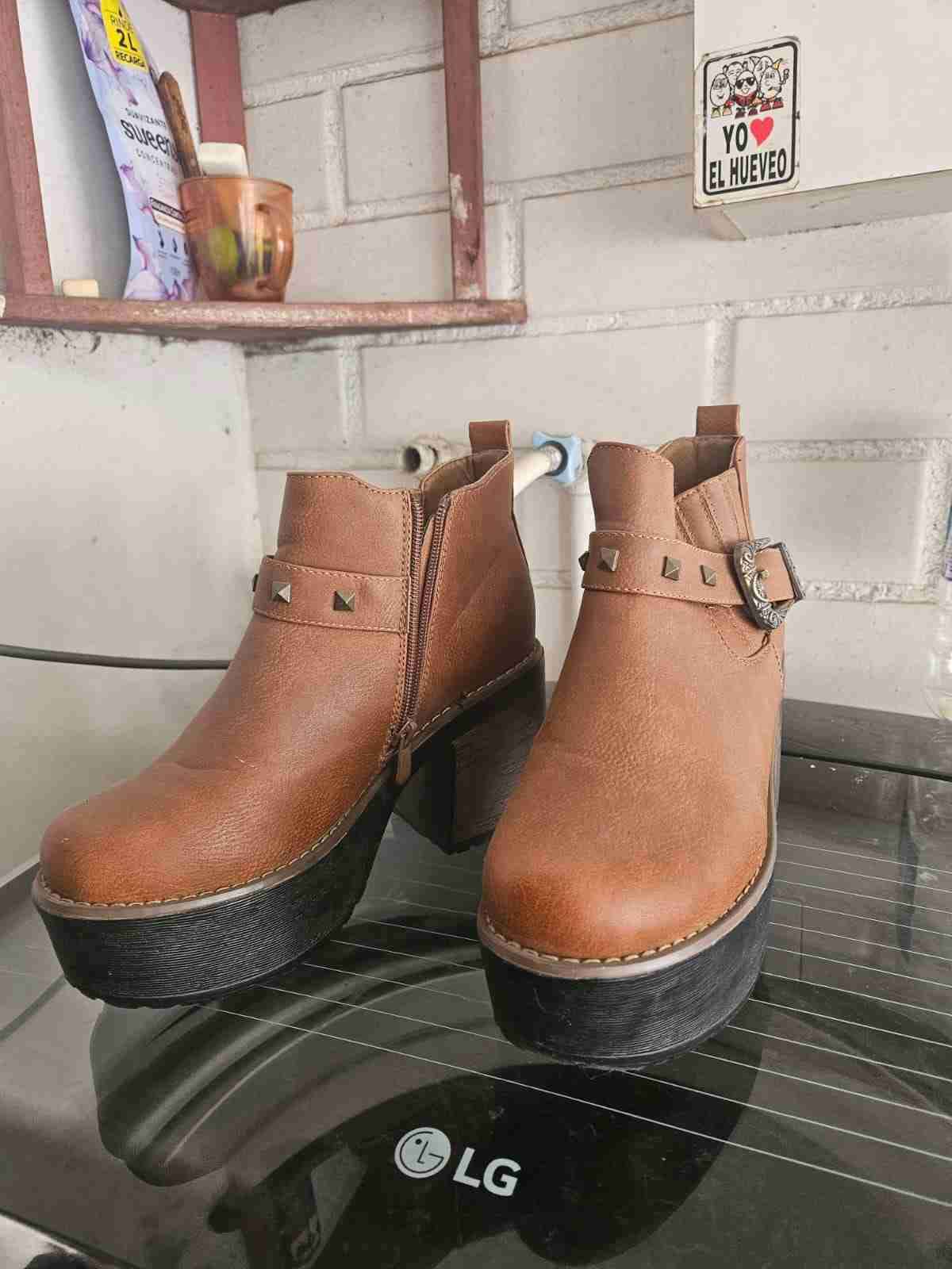 Botines marrones con tachas - miniatura 2