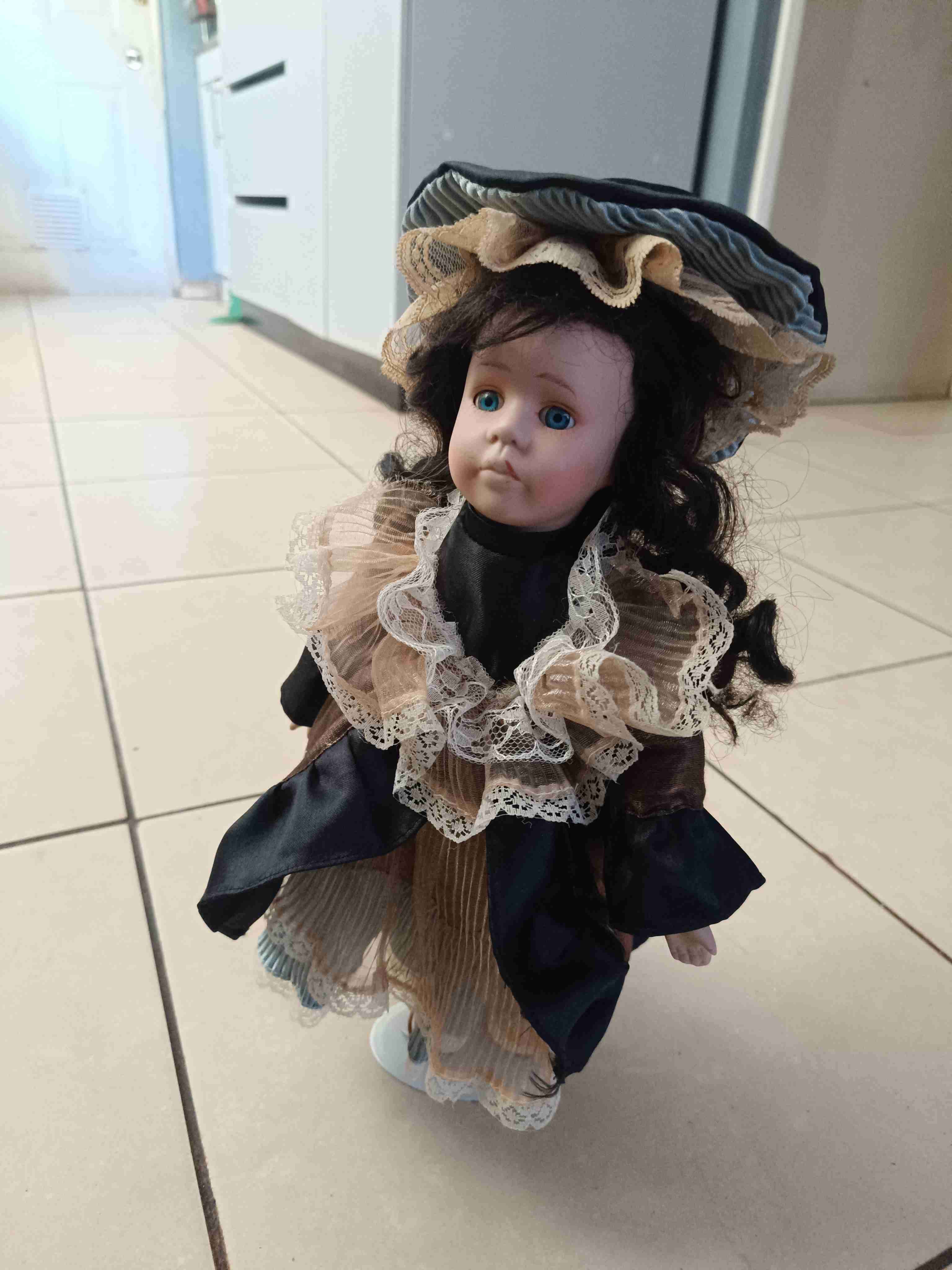 Muñeca de porcelana vintage - miniatura 4