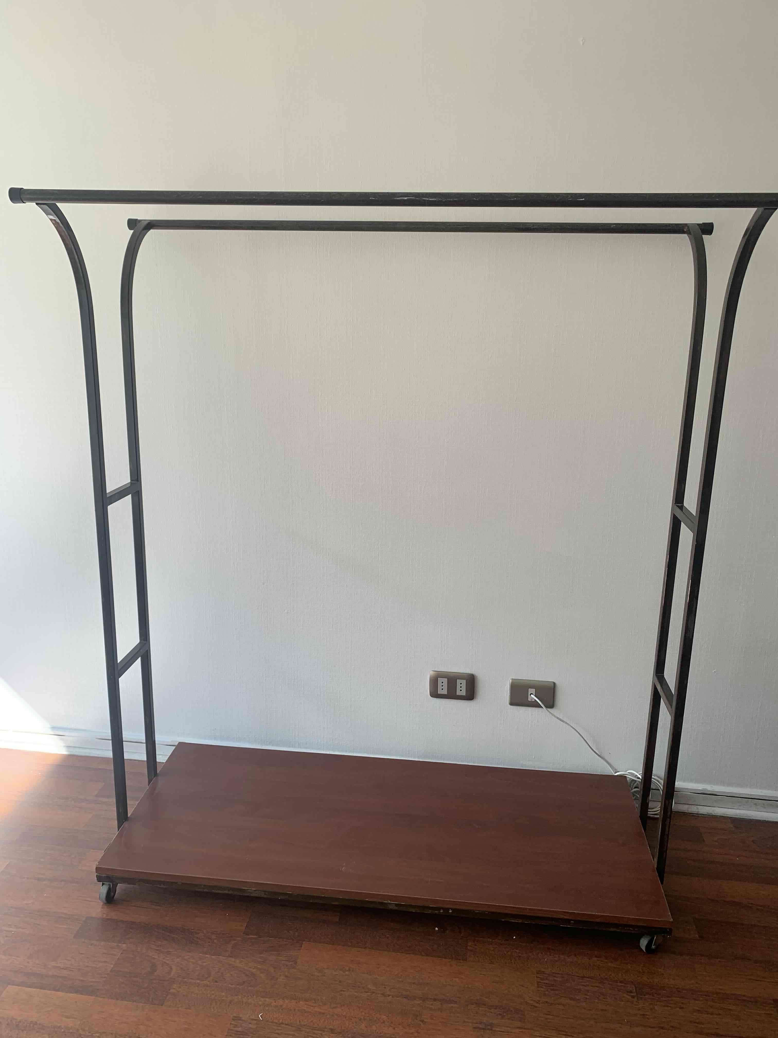 Perchero de fierro con rueditas - miniatura 6