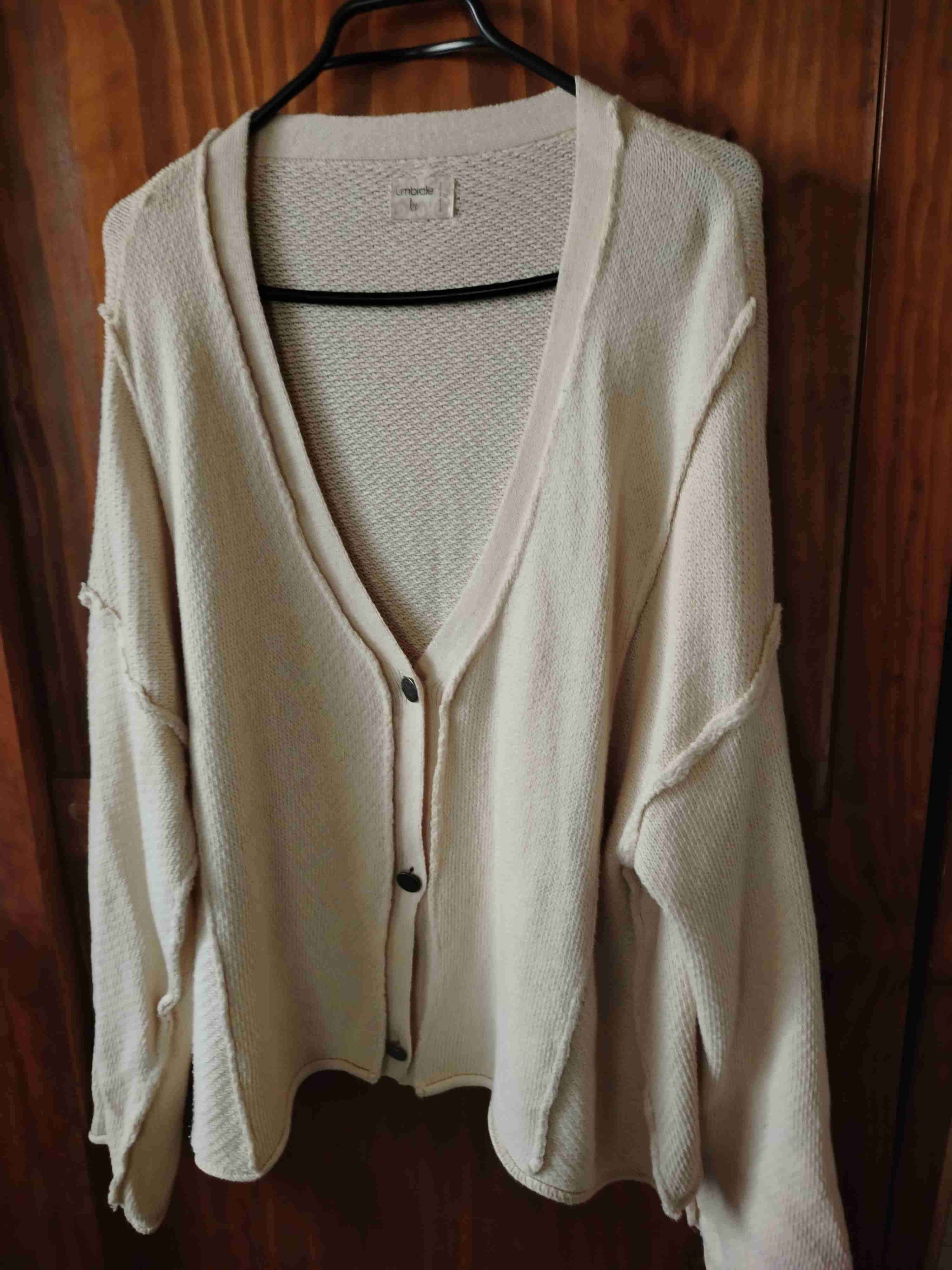 Sweater beige de punto - miniatura 2