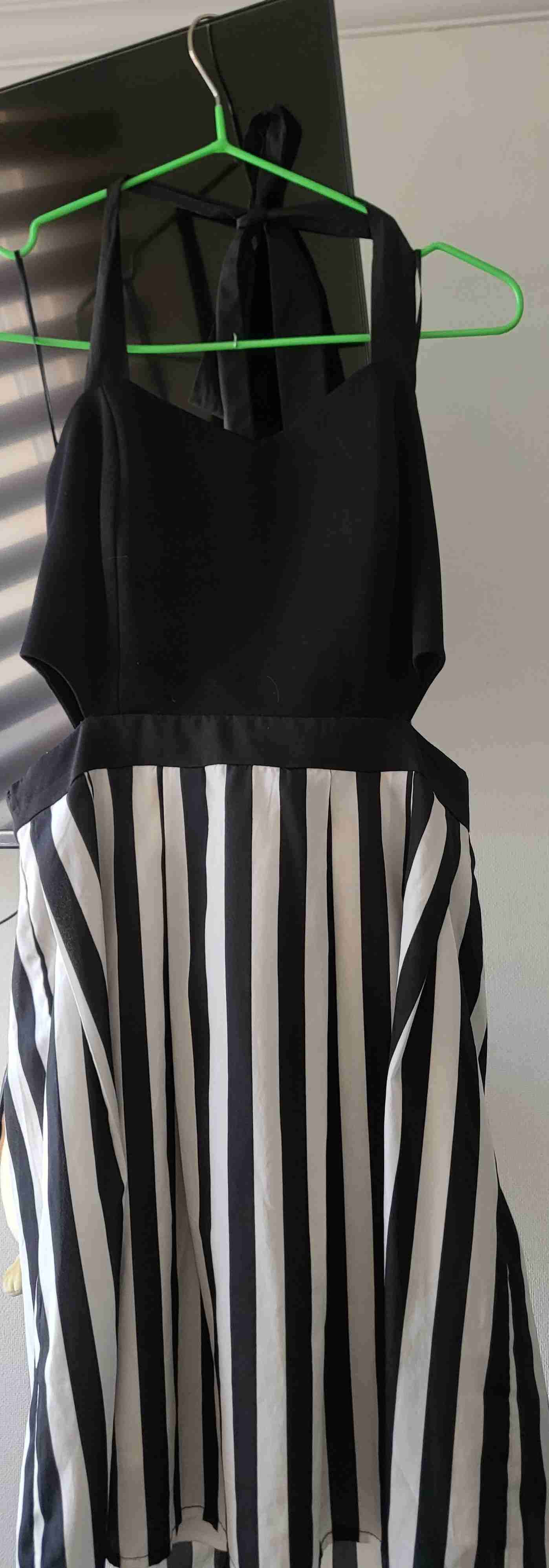 Vestido blanco y negro, rojo - miniatura 1