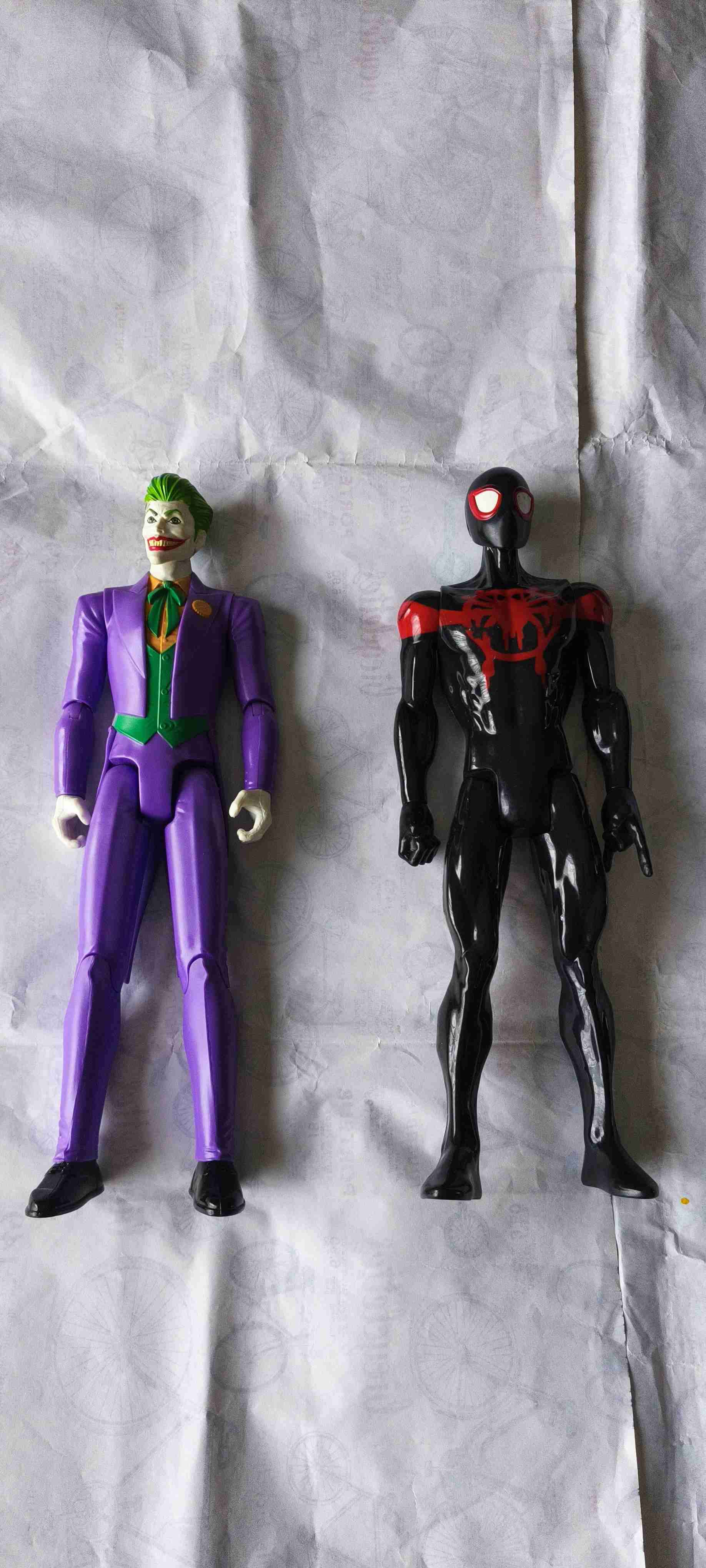 Figuras de acción Joker y Spider-Man - miniatura 1