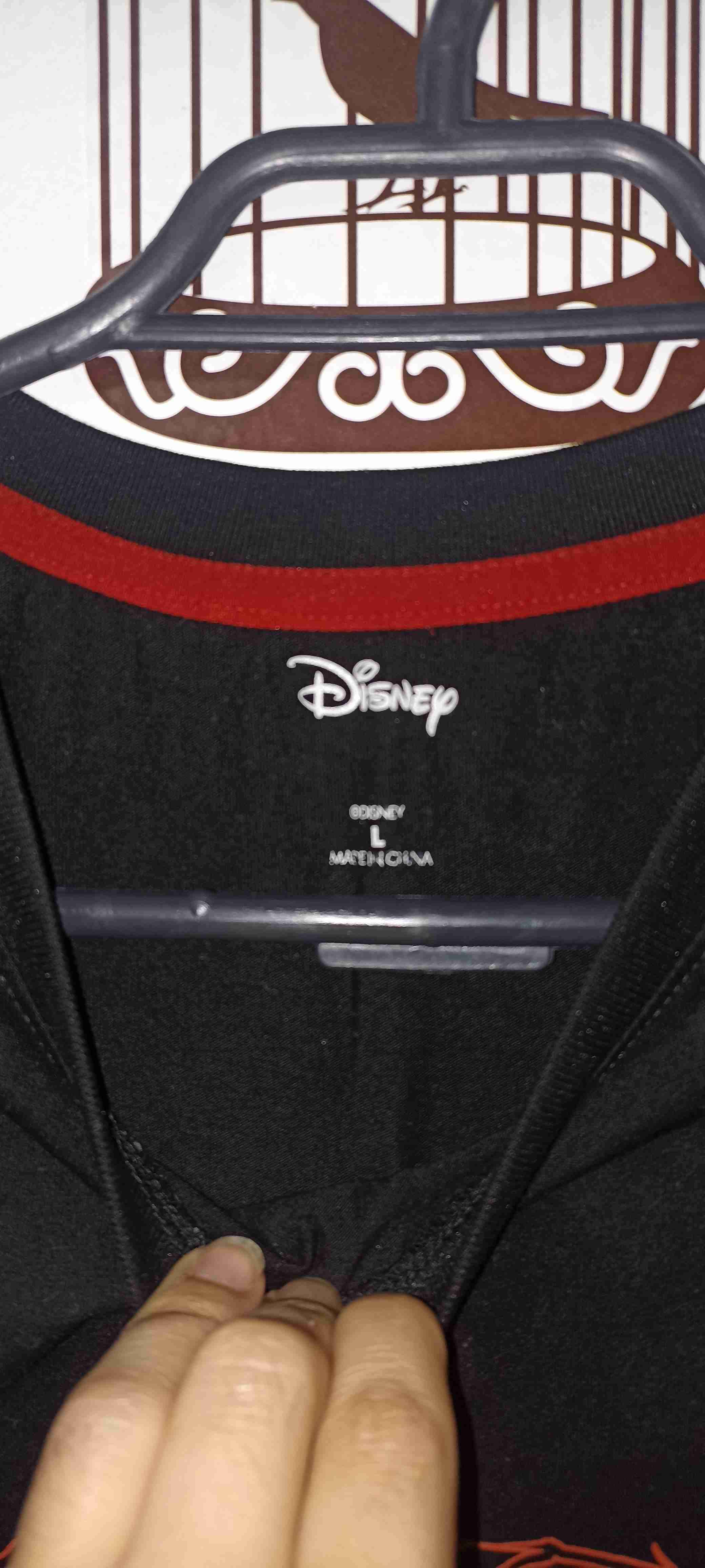Polera negra con estampado Disney - miniatura 3