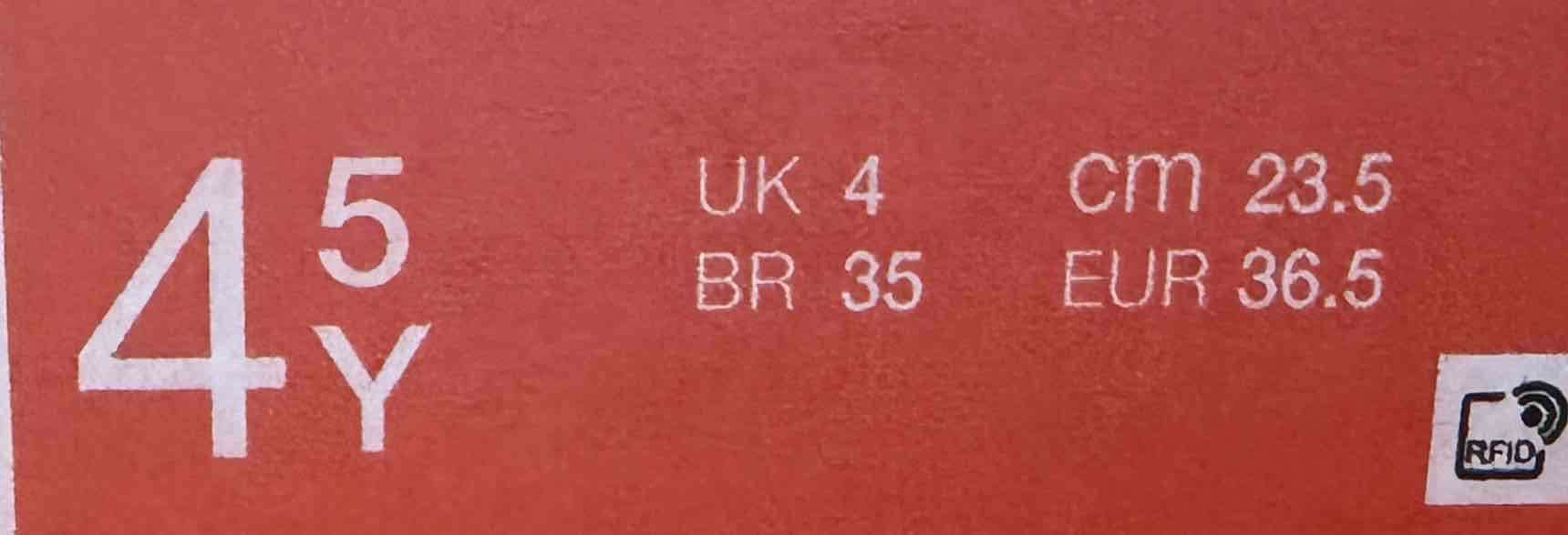 Zapatillas deportivas + canilleras Nike - 5