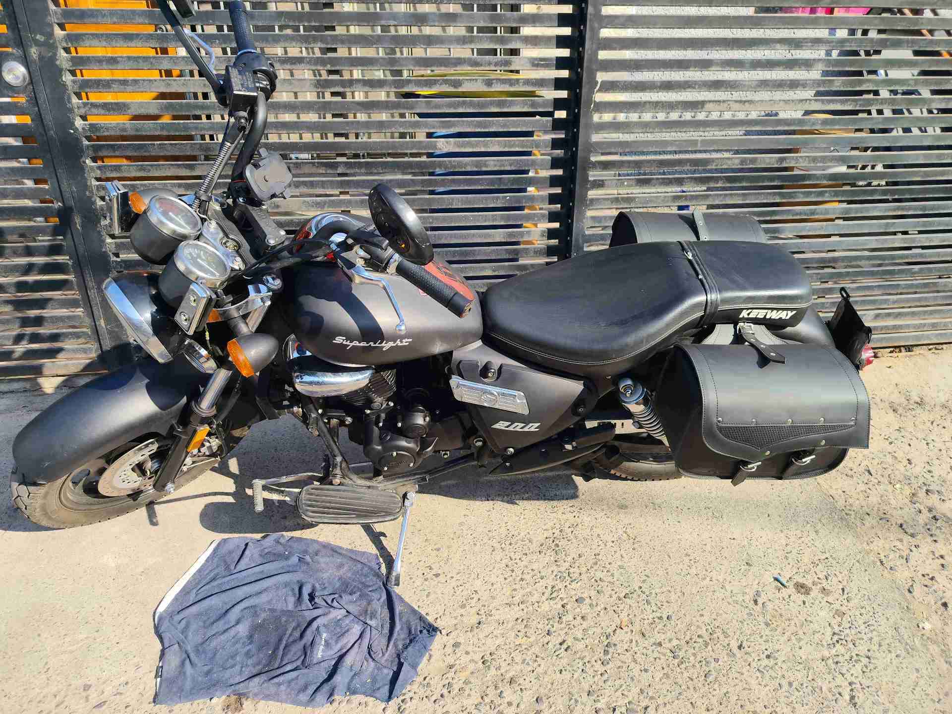 Moto Keeway negra - miniatura 2