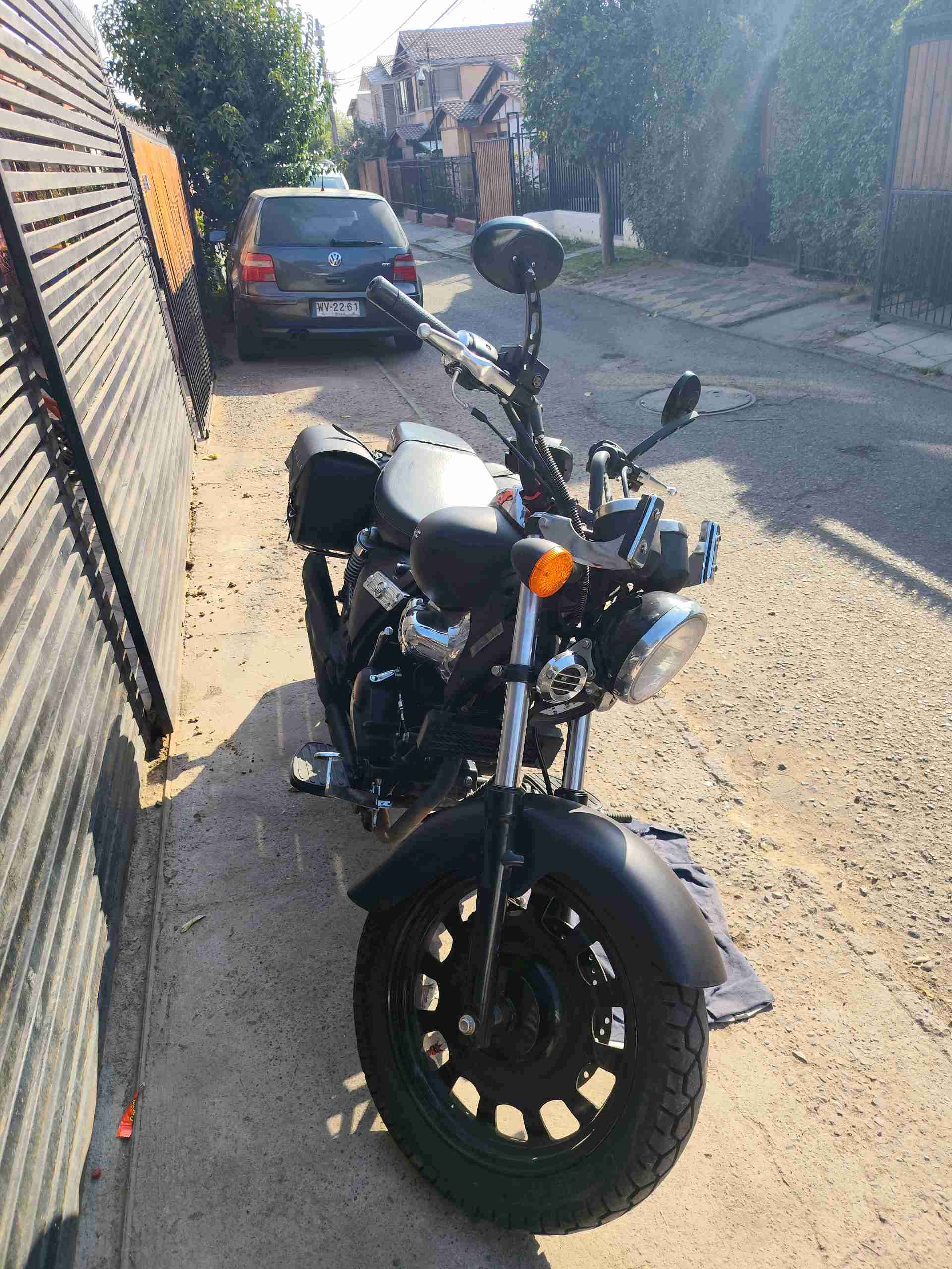 Moto Keeway negra - miniatura 3