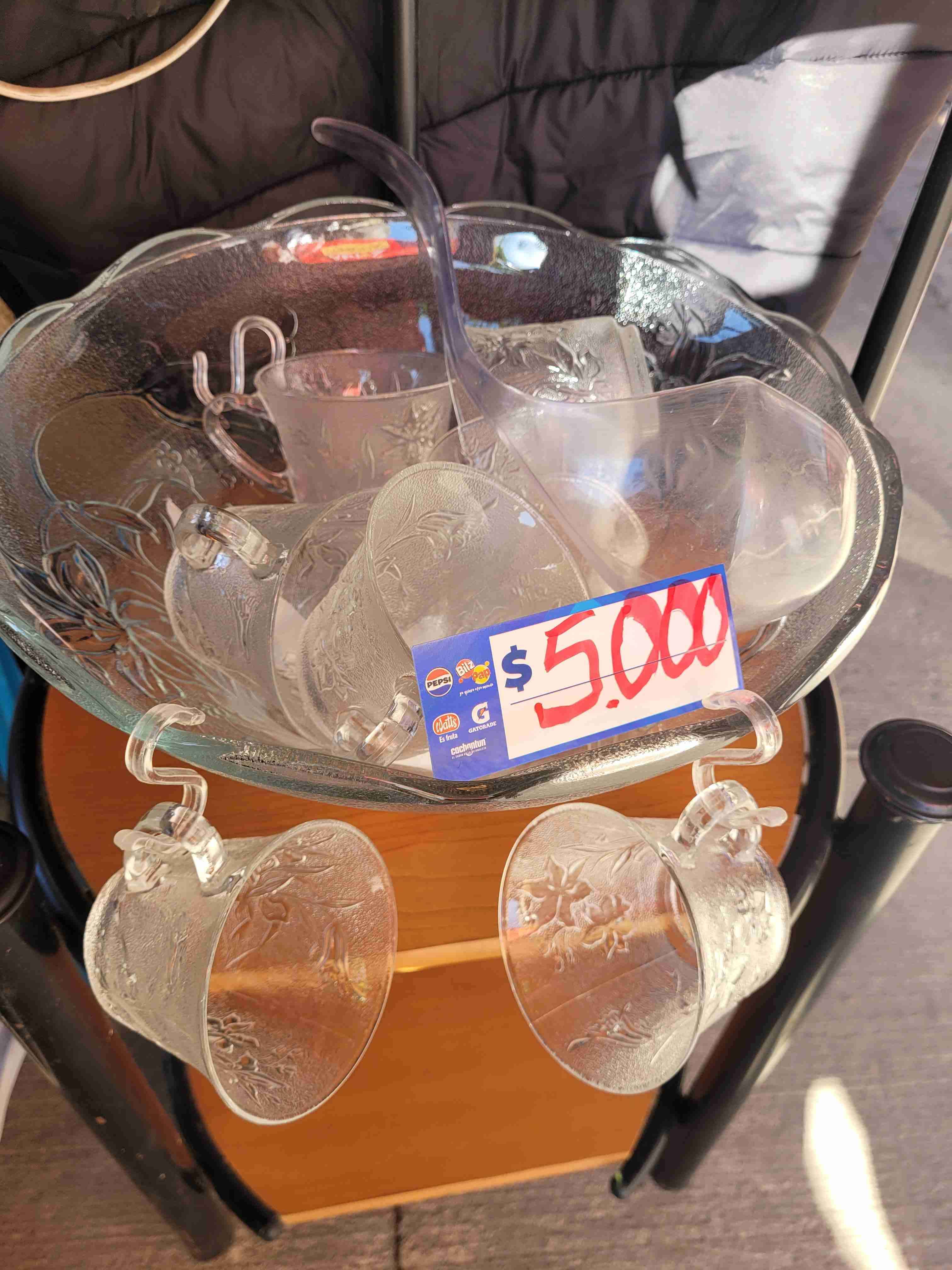 Juego de ponchera y tazas de vidrio