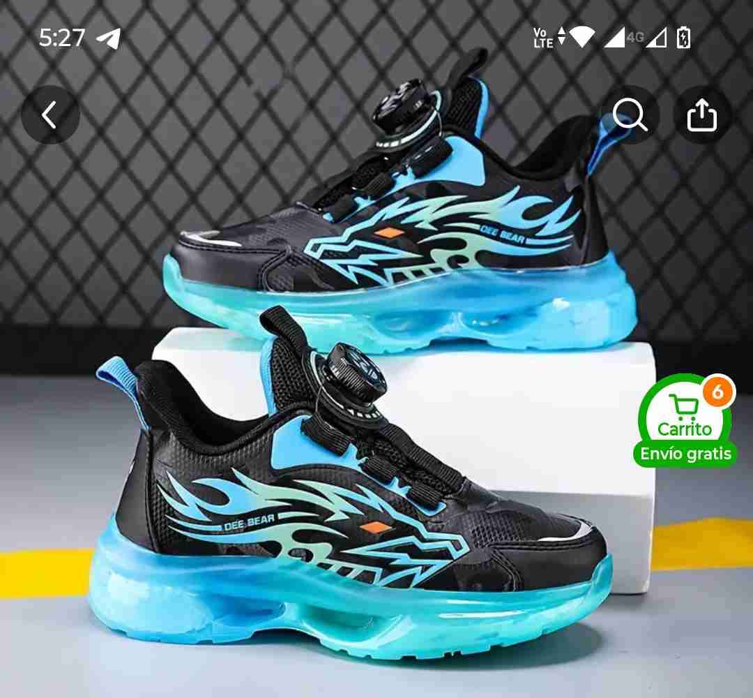 Zapatillas deportivas negras y azules