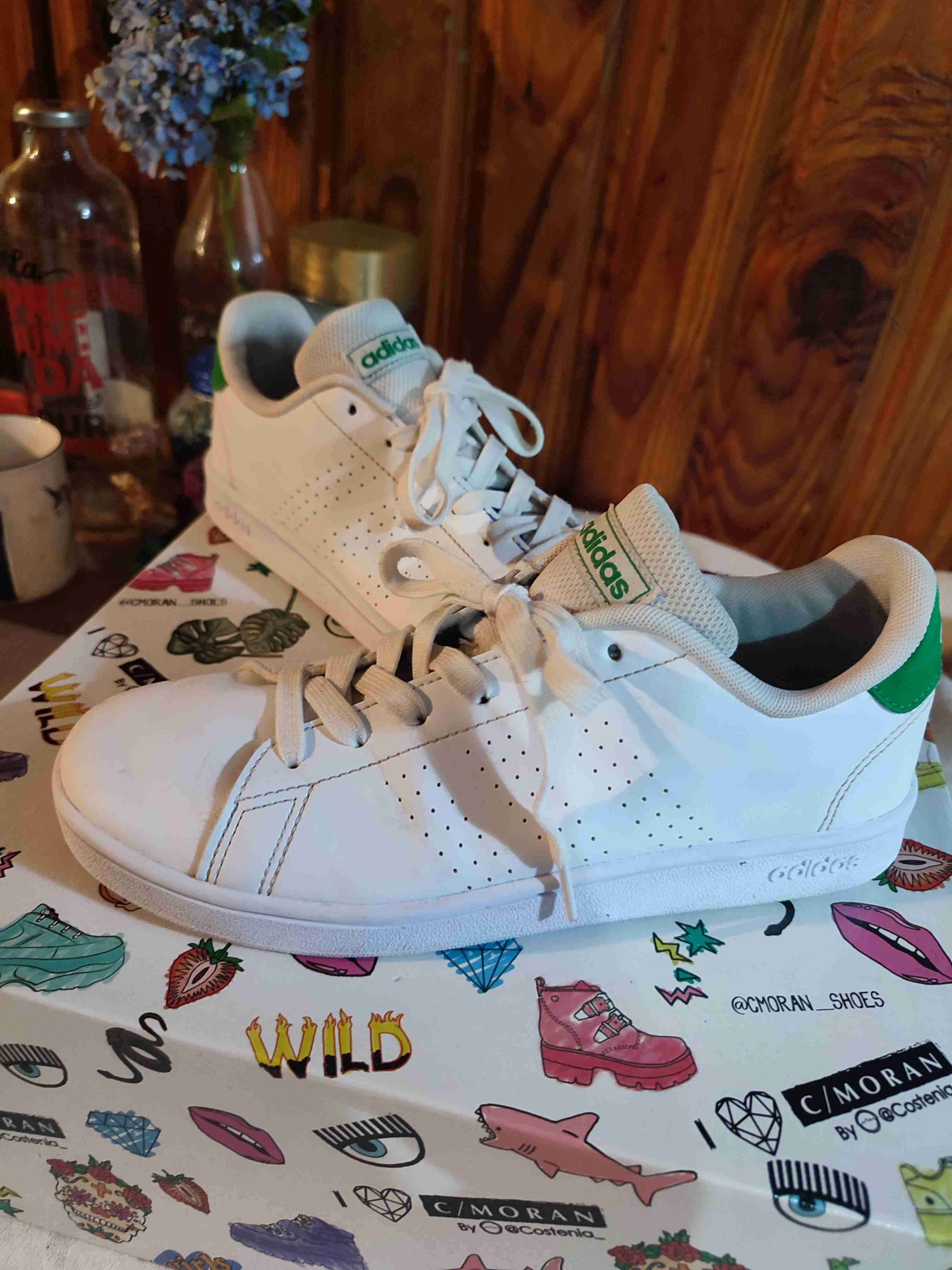 Zapatillas blancas Adidas estilo clásico - miniatura 1