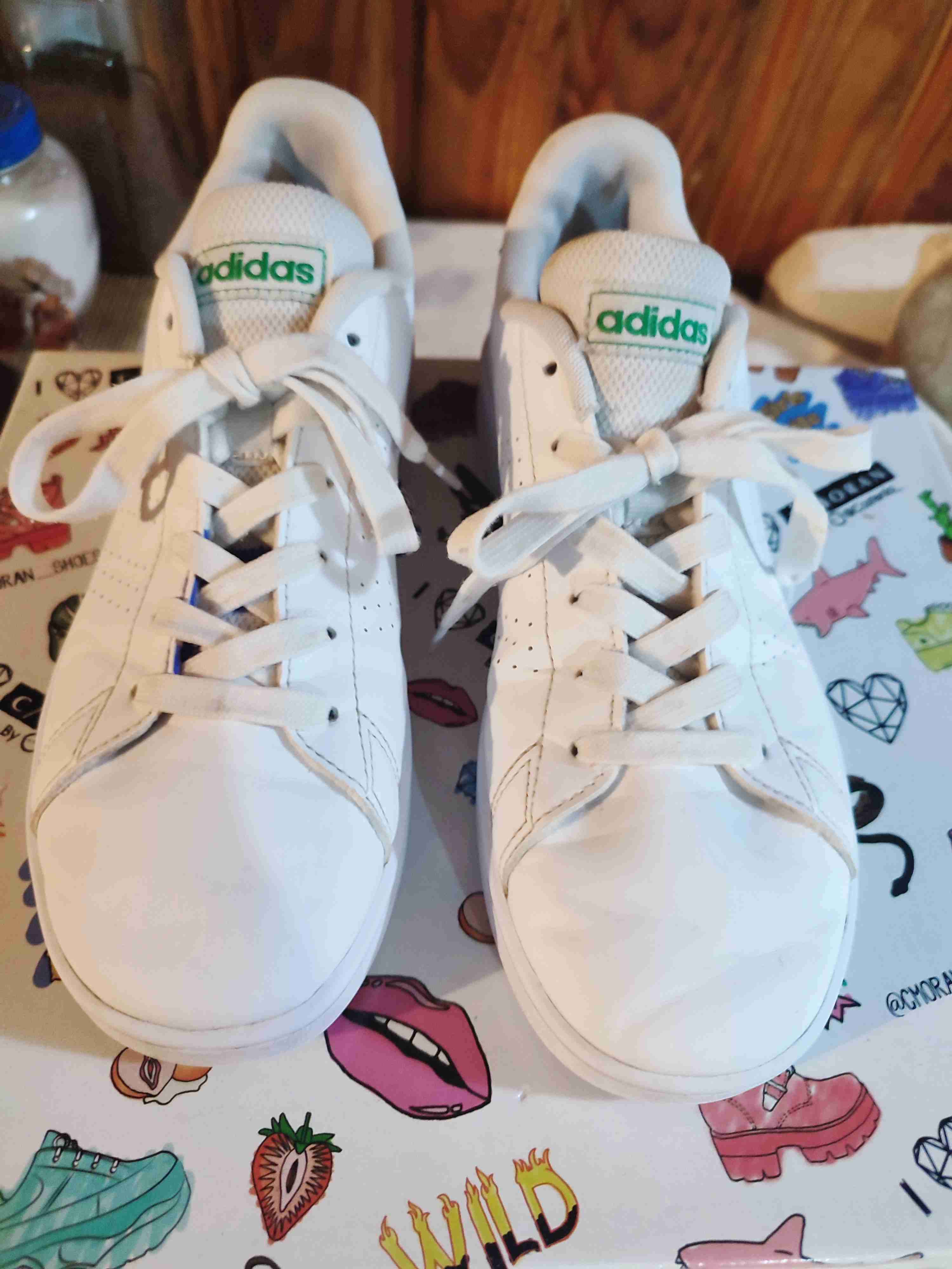 Zapatillas blancas Adidas estilo clásico - miniatura 2