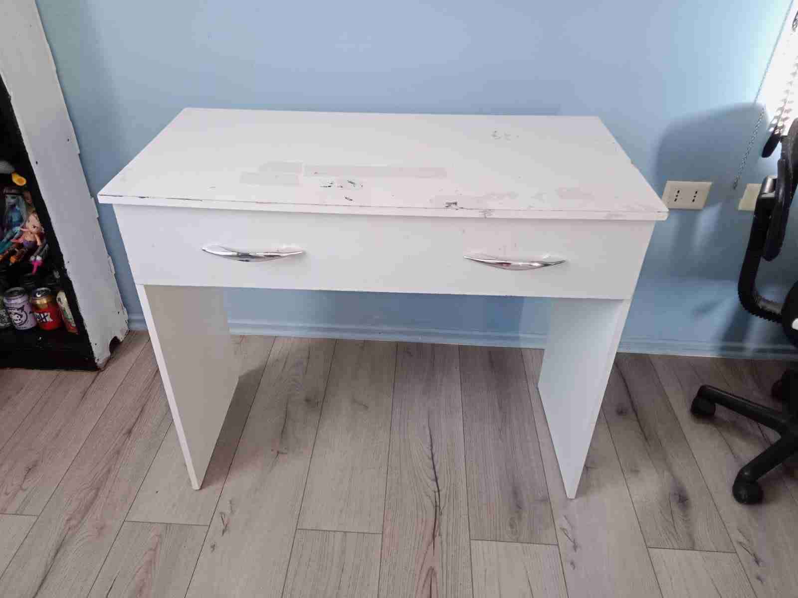 Escritorio blanco con cajón - miniatura 1