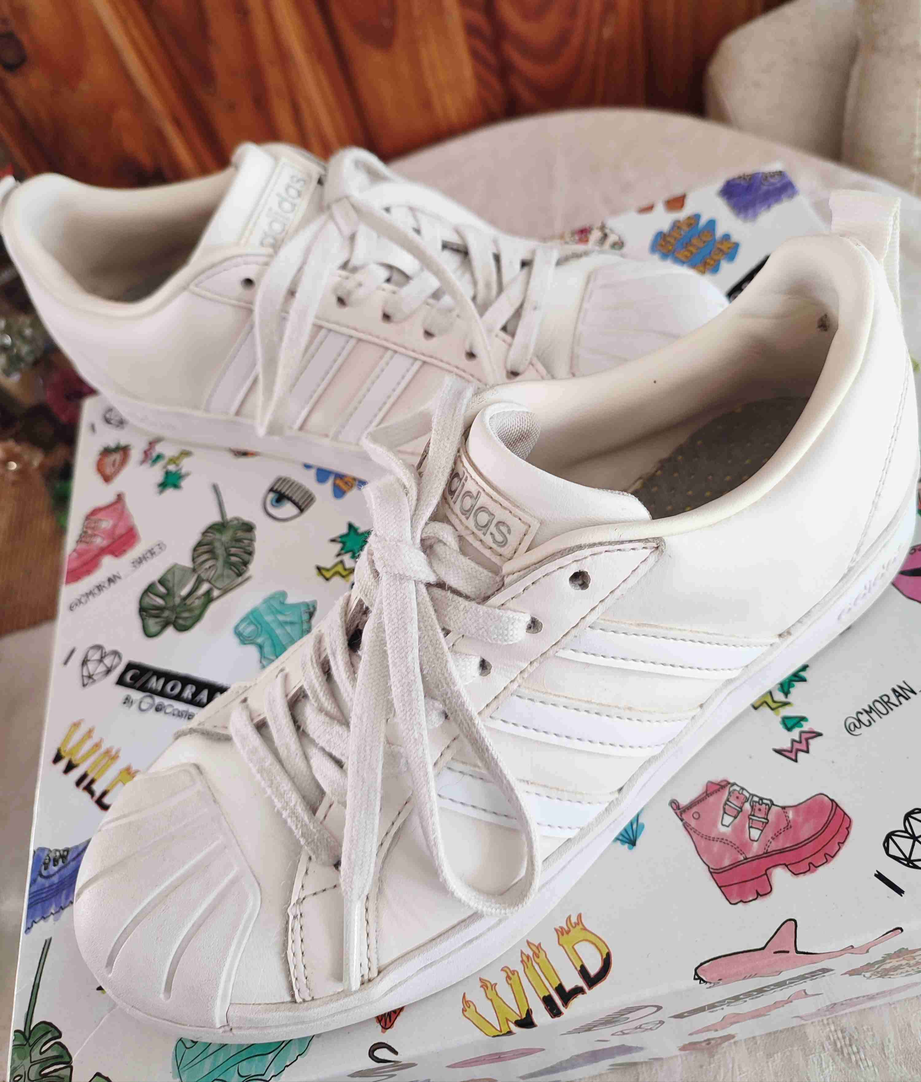 Zapatillas Adidas blancas clásicas - miniatura 1