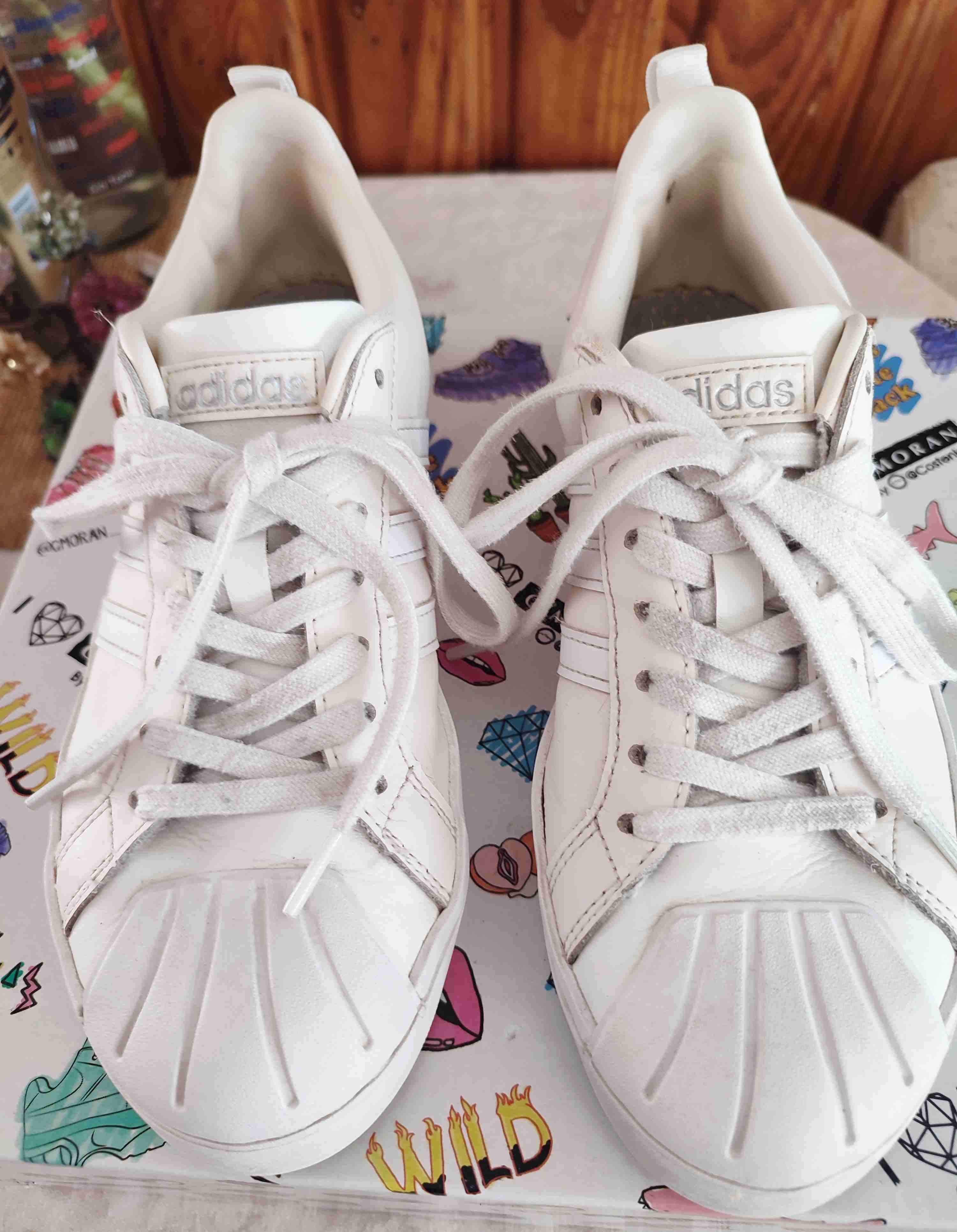 Zapatillas Adidas blancas clásicas - miniatura 2