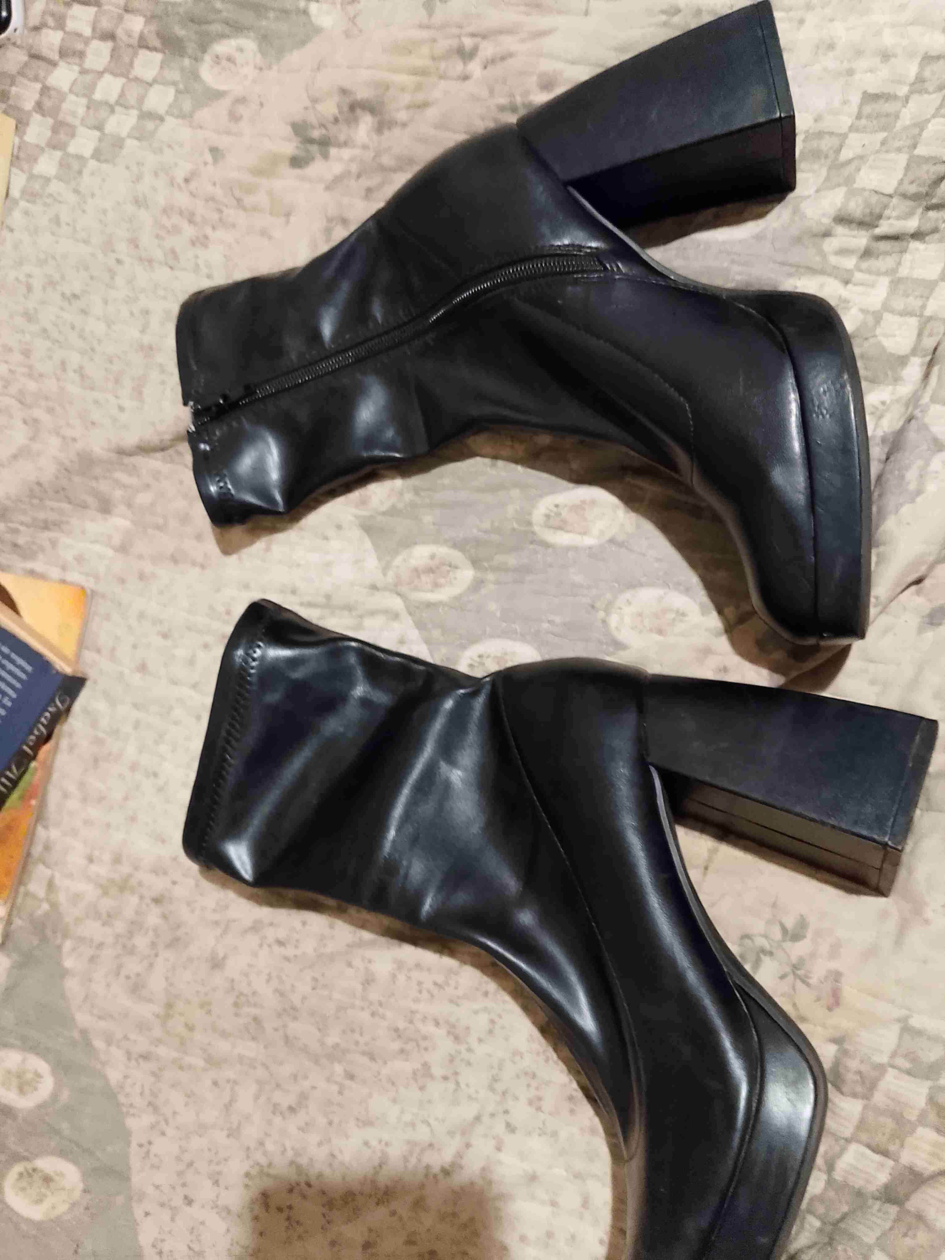 Botas negras de tacón alto - miniatura 2