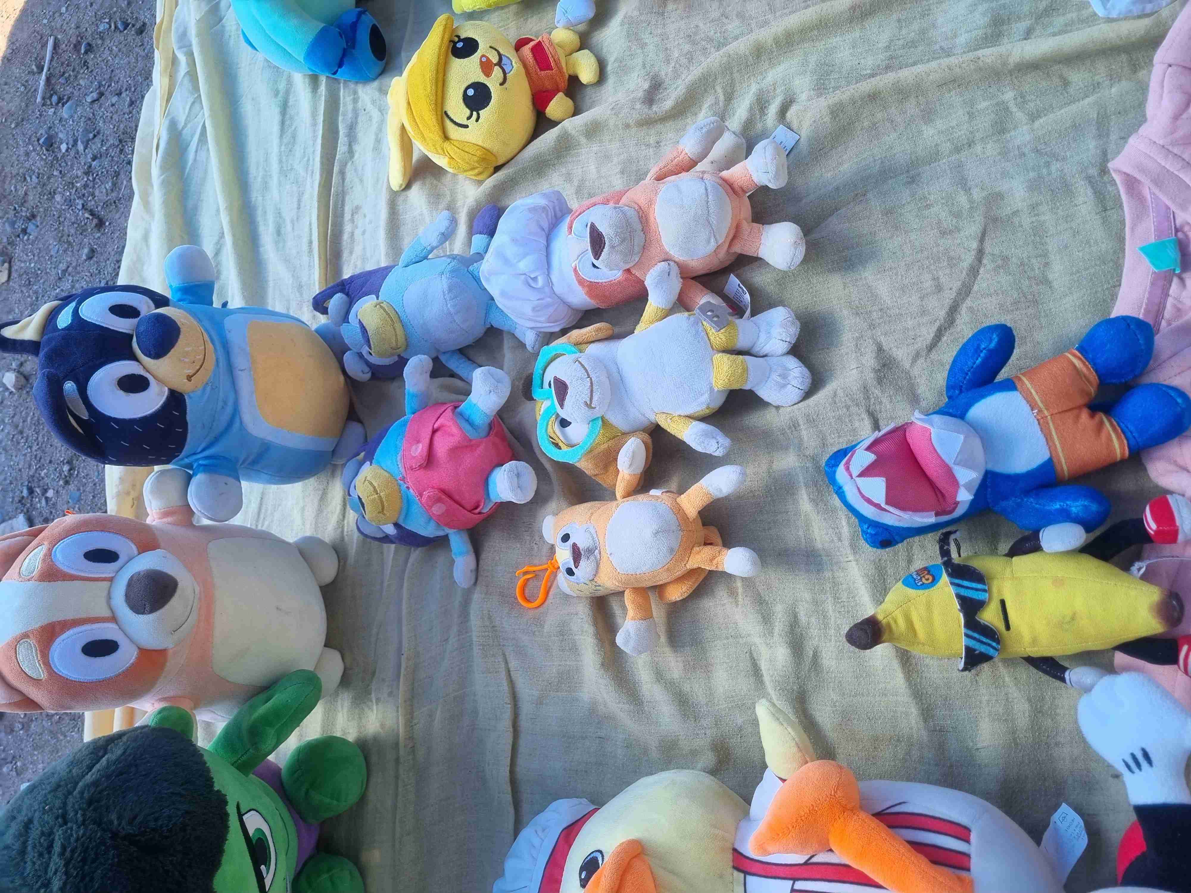 Peluches variados temáticos - 4