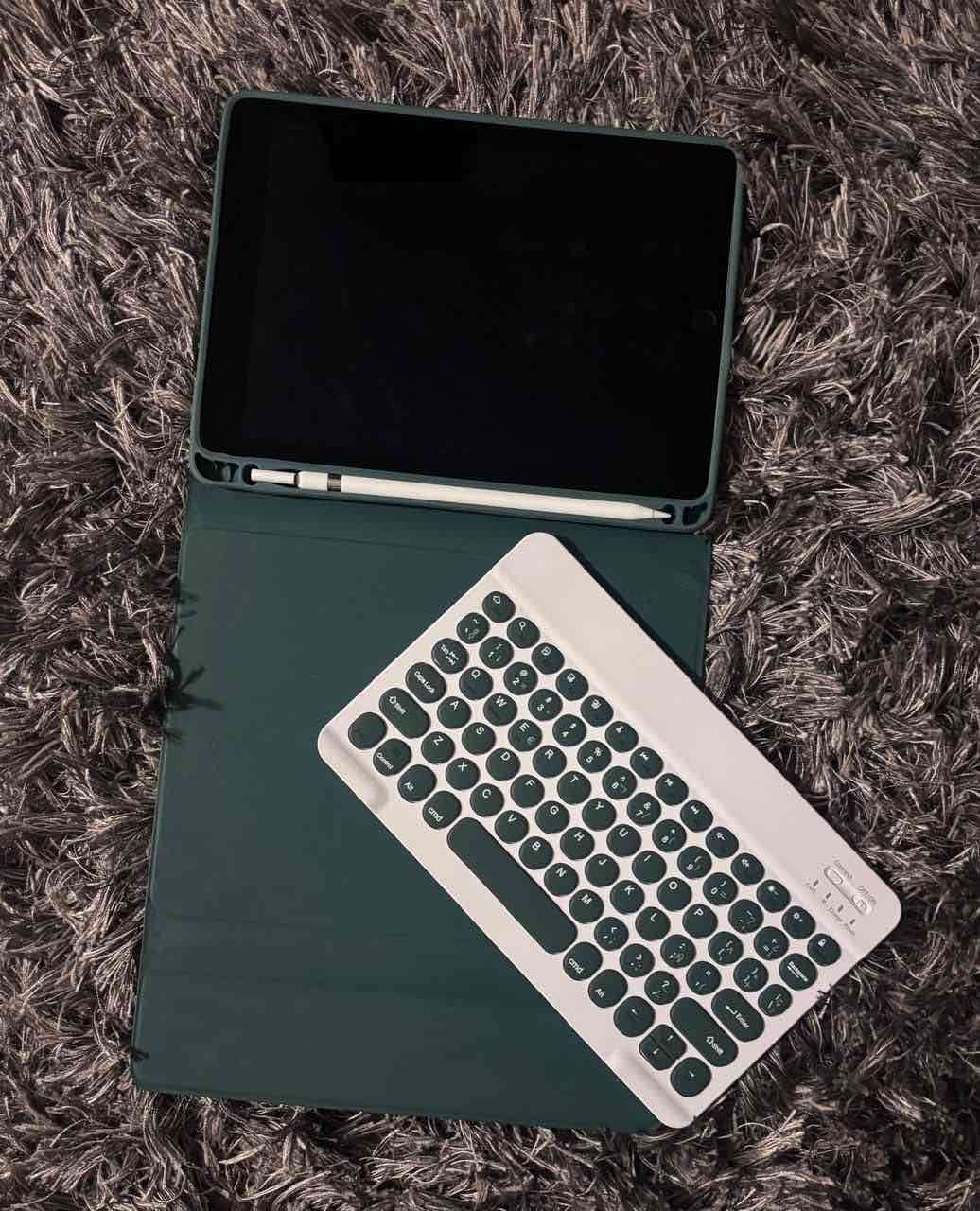 iPad con teclado y lápiz - miniatura 2