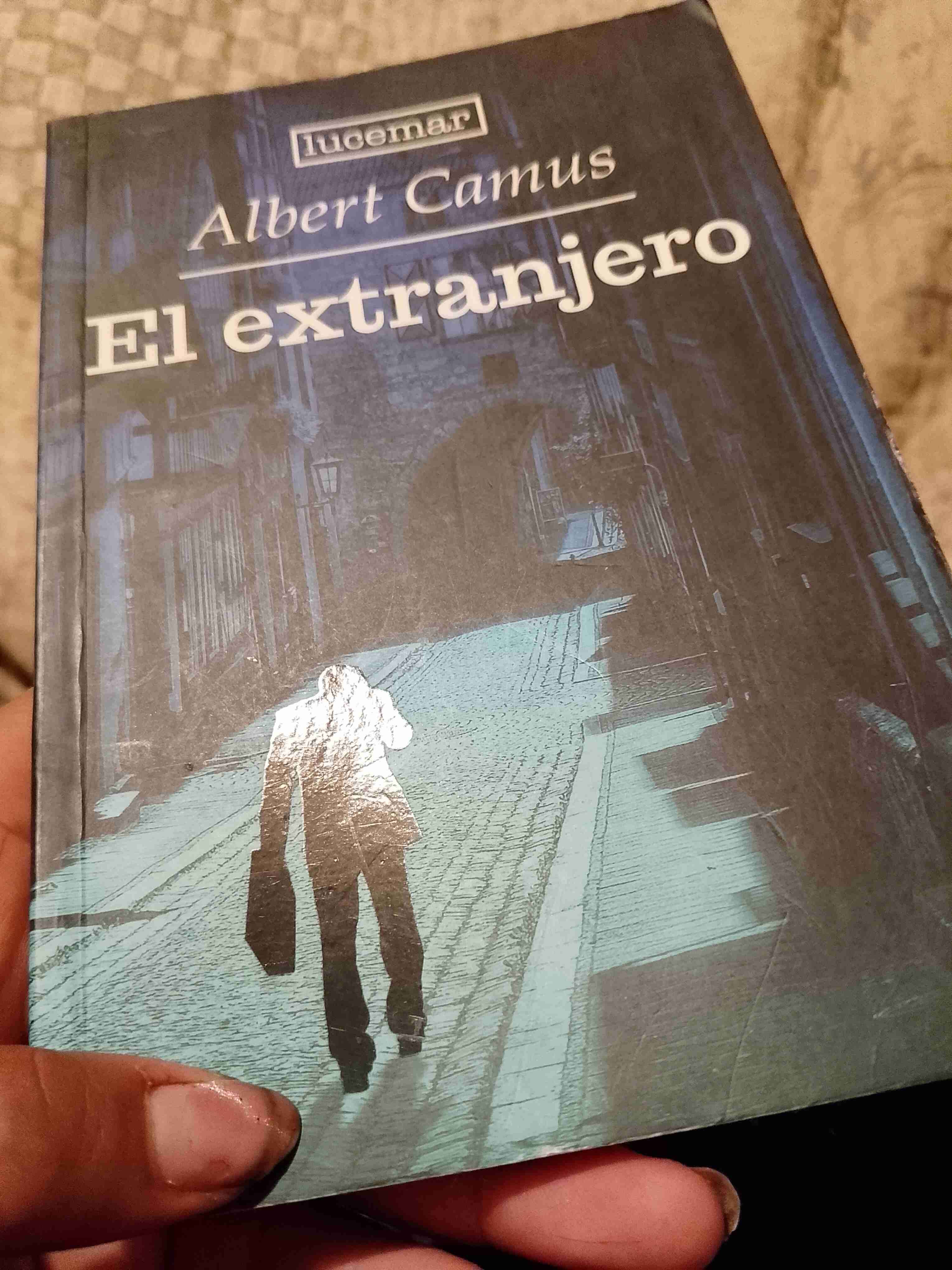 Libro El extranjero de Albert Camus - 1