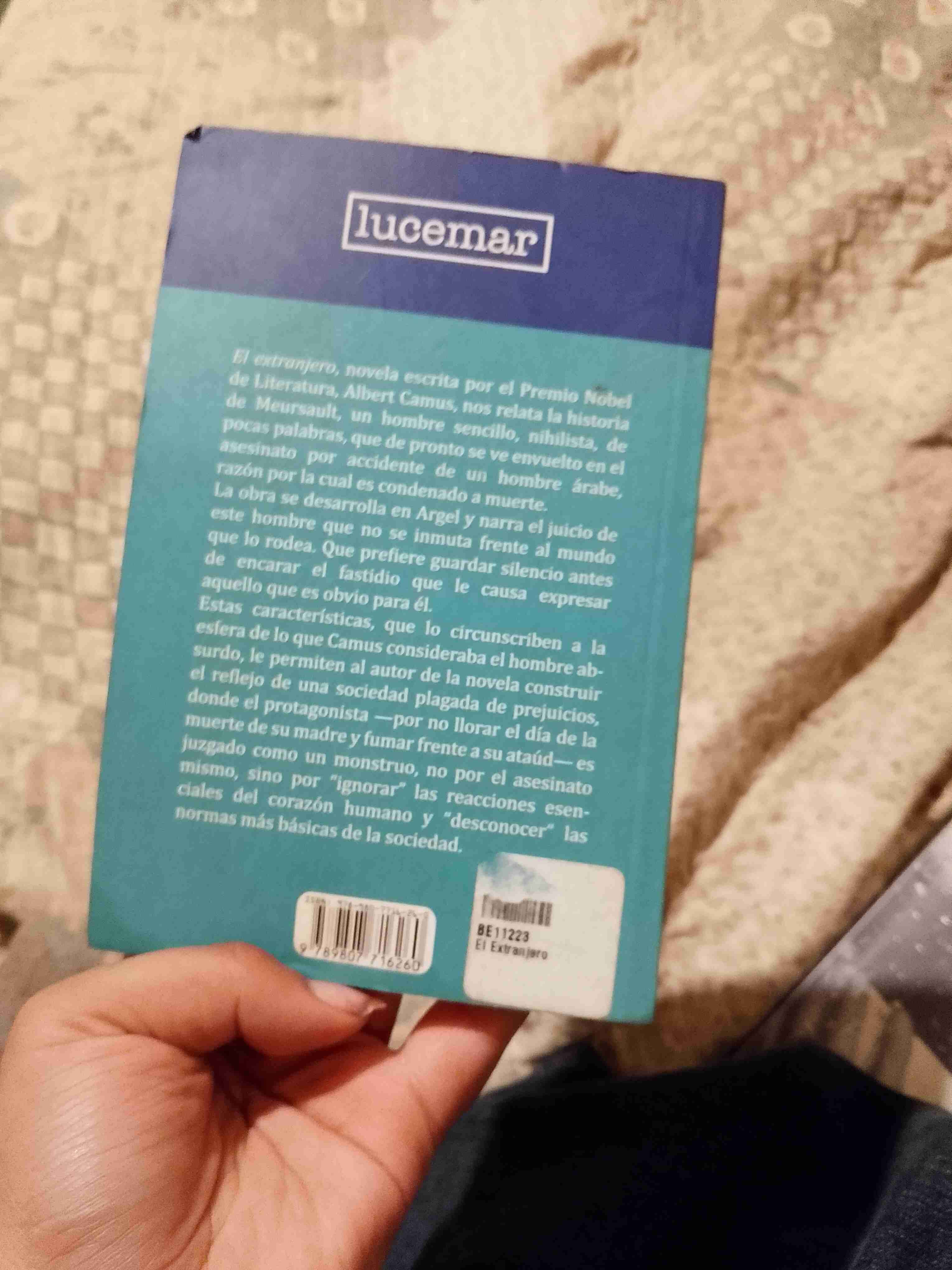 Libro El extranjero de Albert Camus - 2