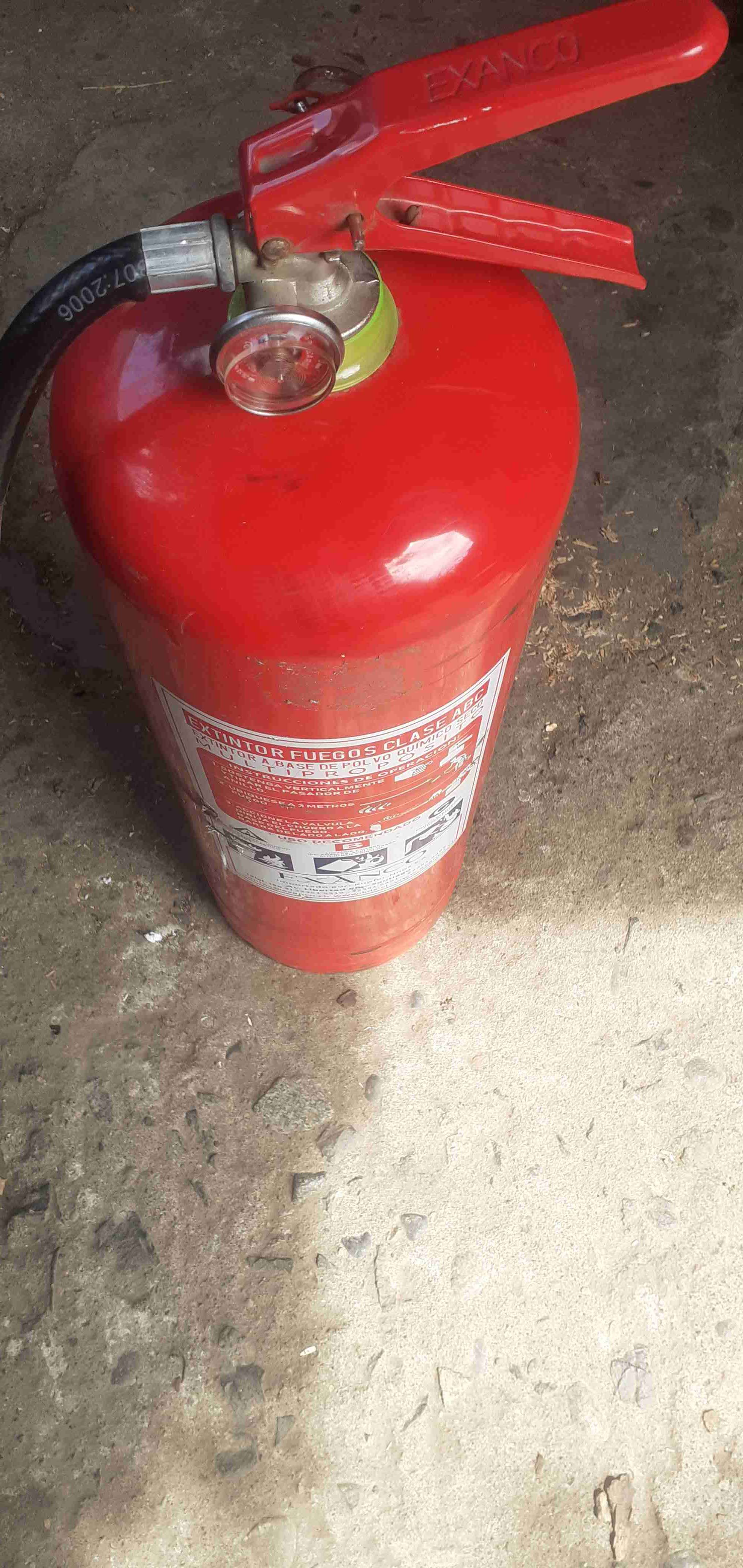 Extintor de fuego abc  10kilos - miniatura 1