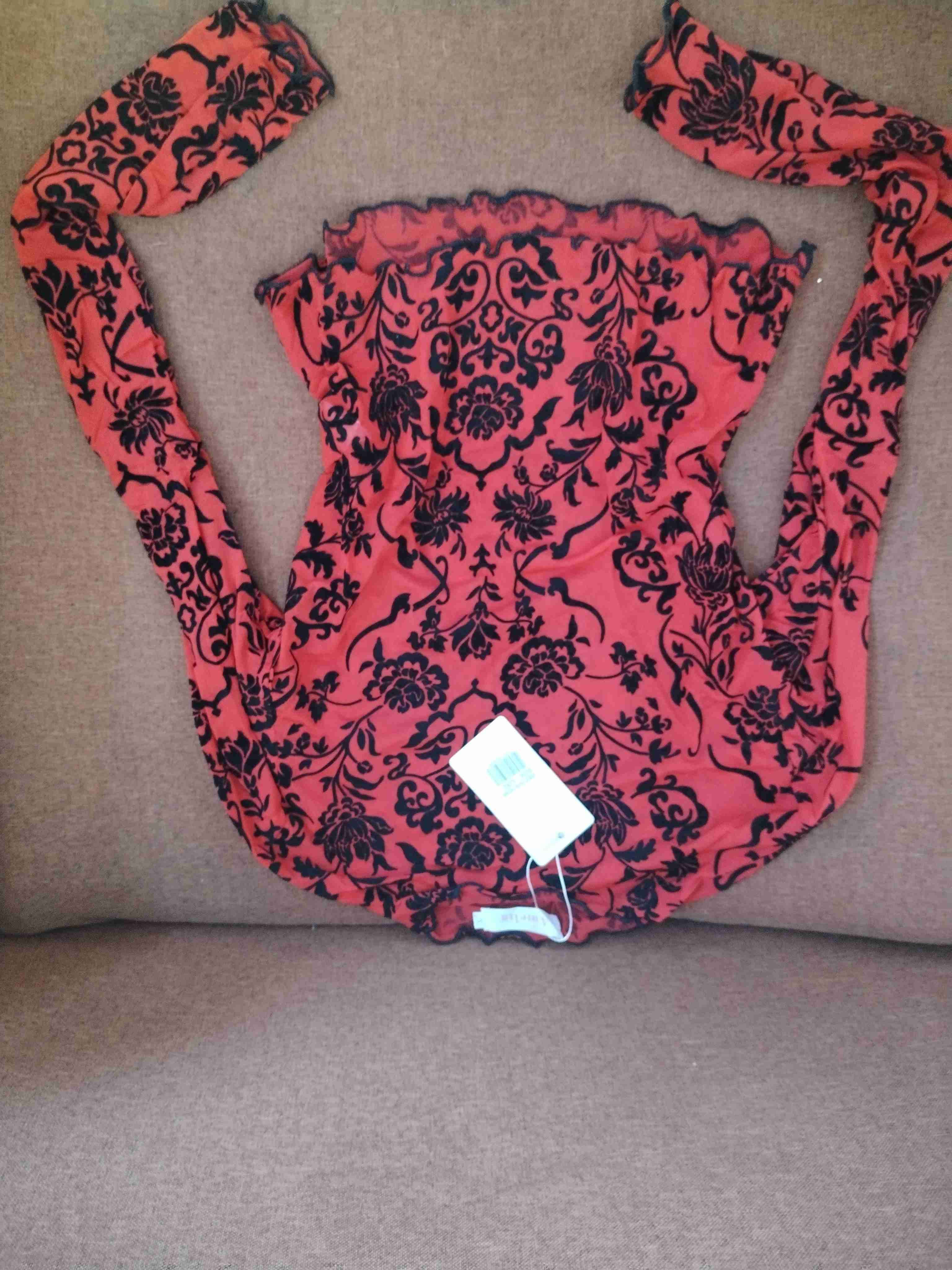 Camiseta negra con letras estampadas - miniatura 3