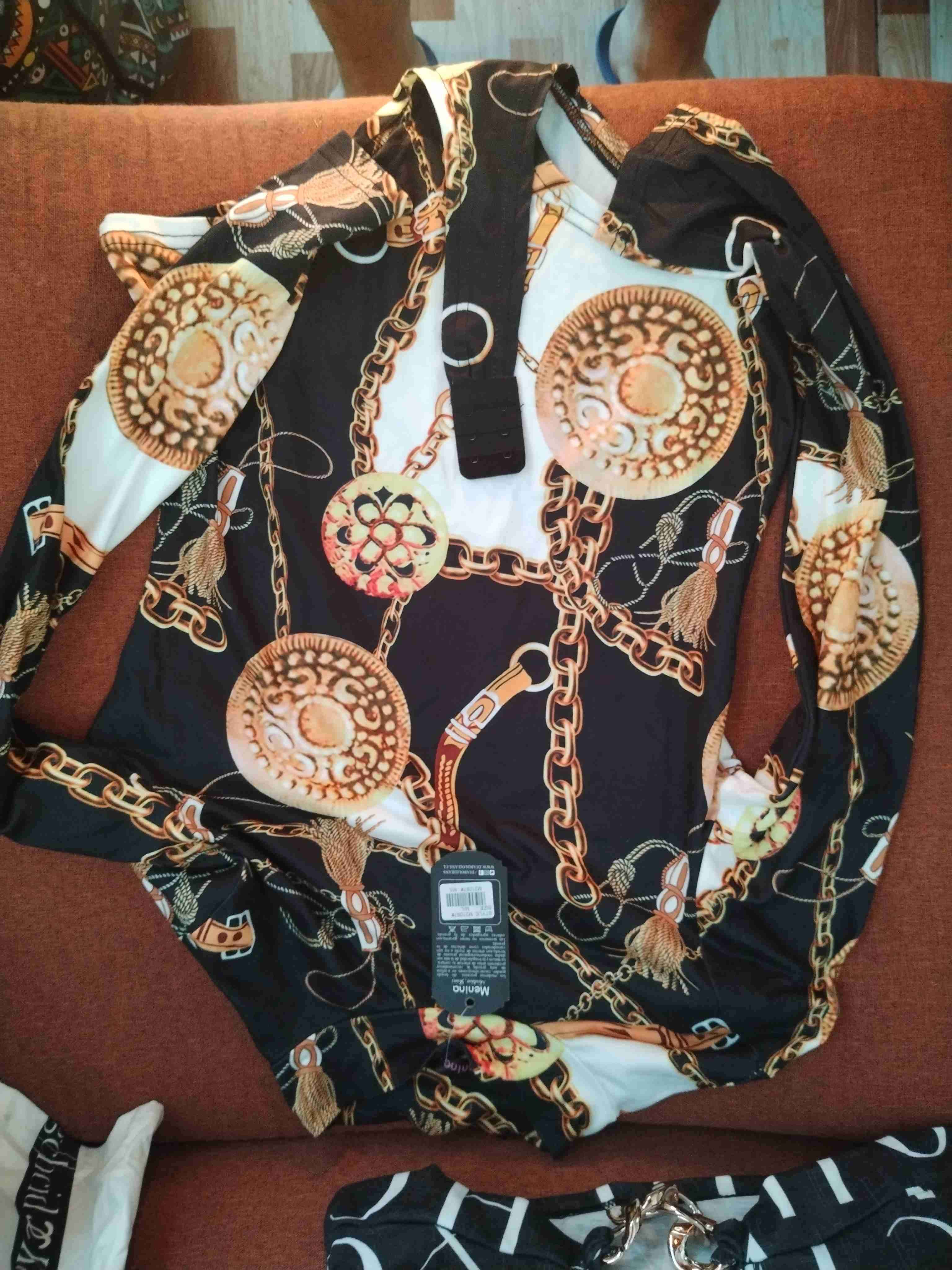 Camiseta negra con letras estampadas - miniatura 5