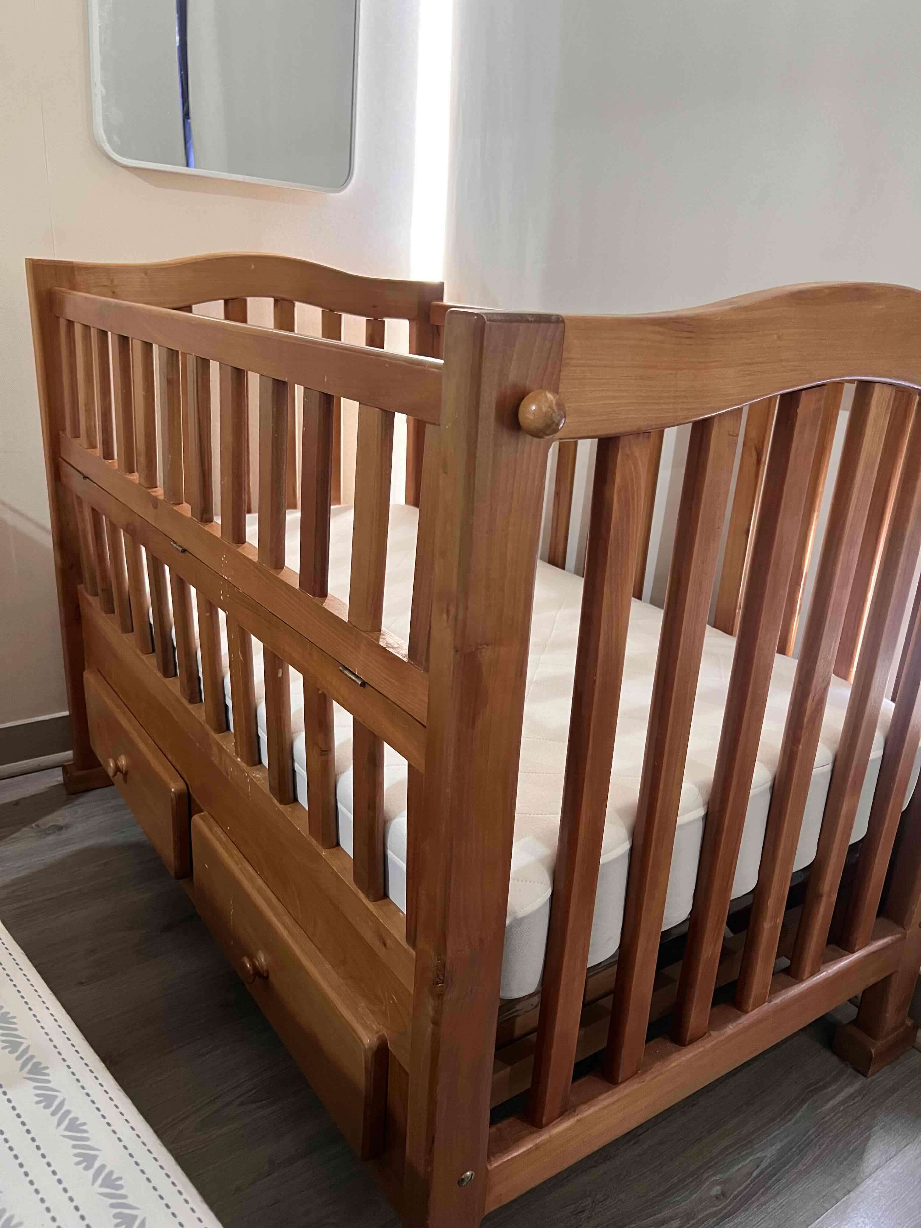 Cuna de madera con colchón - 3