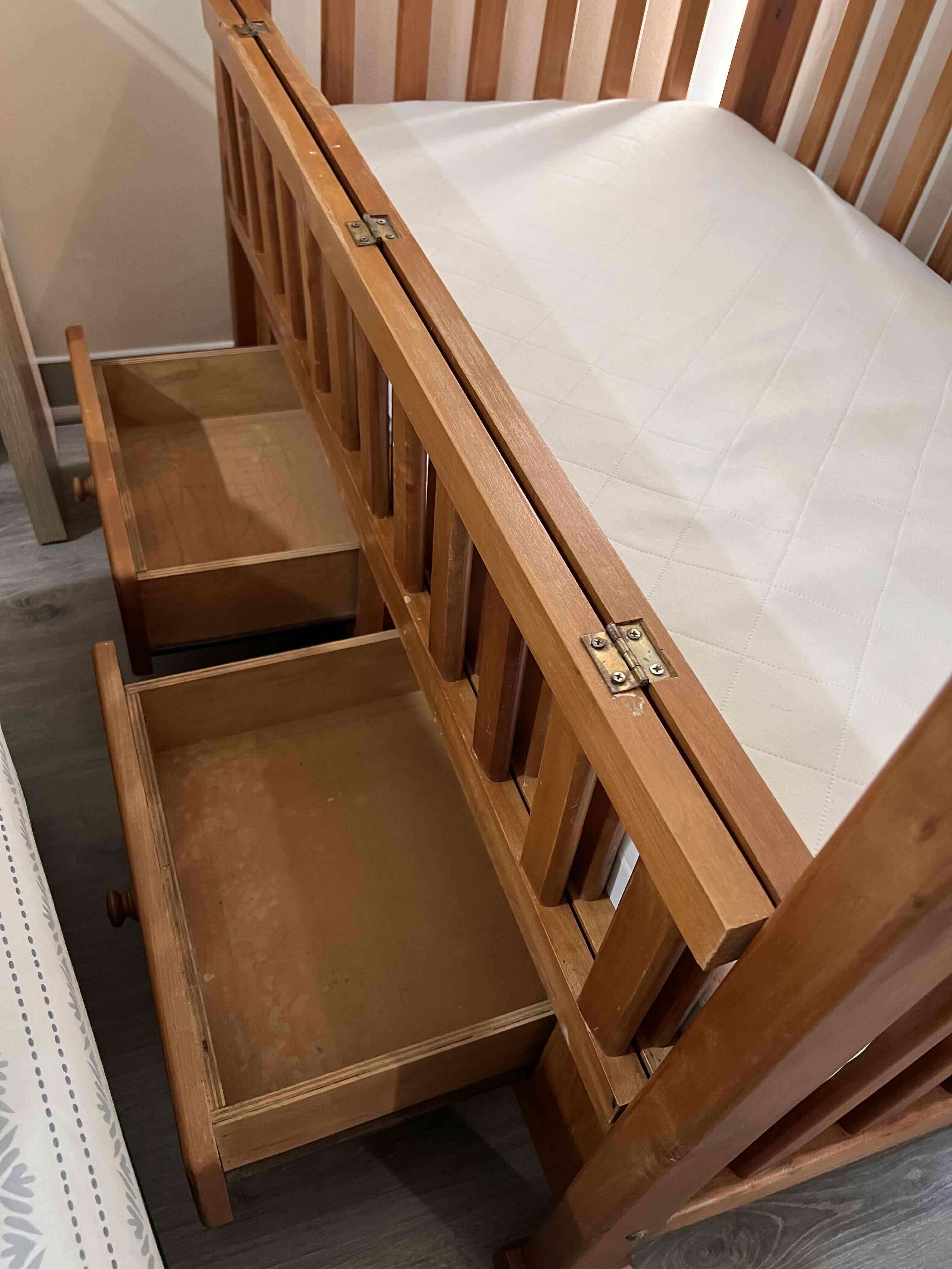 Cuna de madera con colchón - 5