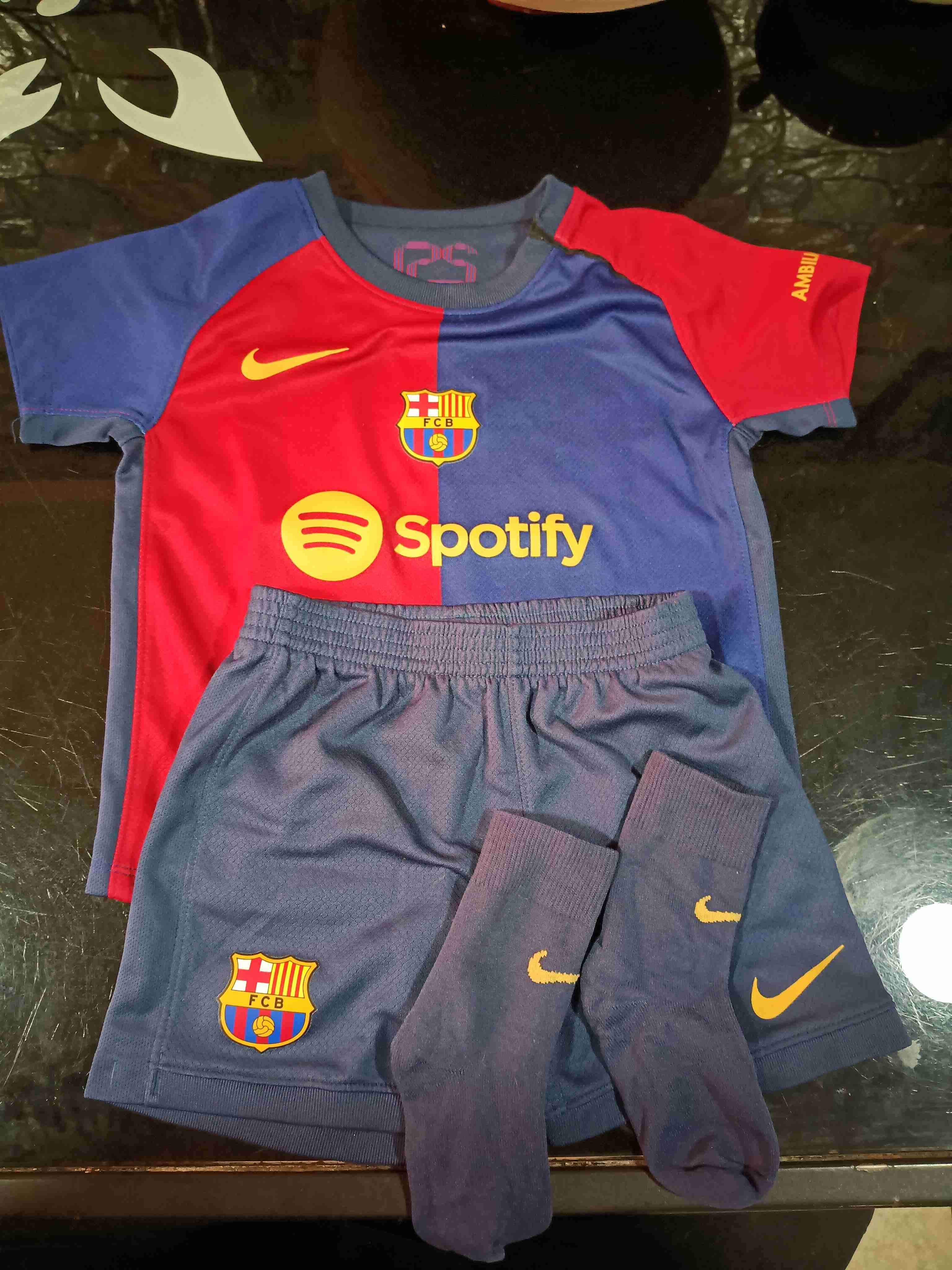 Conjunto de fútbol Barcelona bebé - miniatura 1